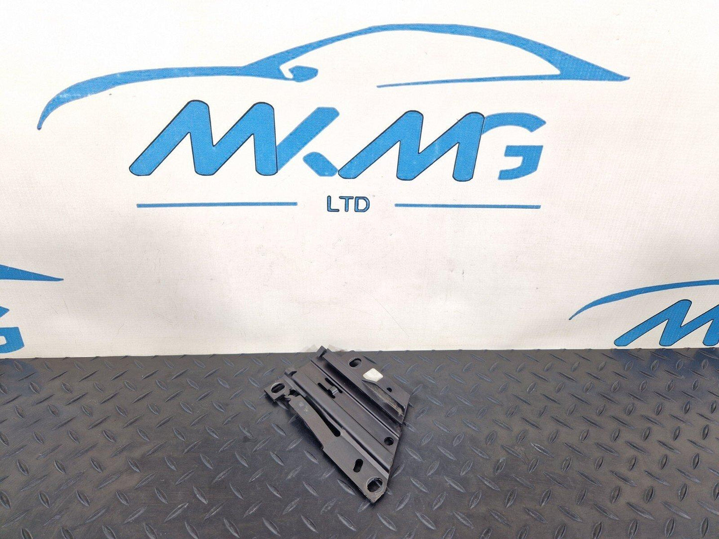 16-19 AUDI A4 B9 BONNET HOOD BOOT LID LOCK CATCH STRIKER RIGHT O/S 8W0823186E