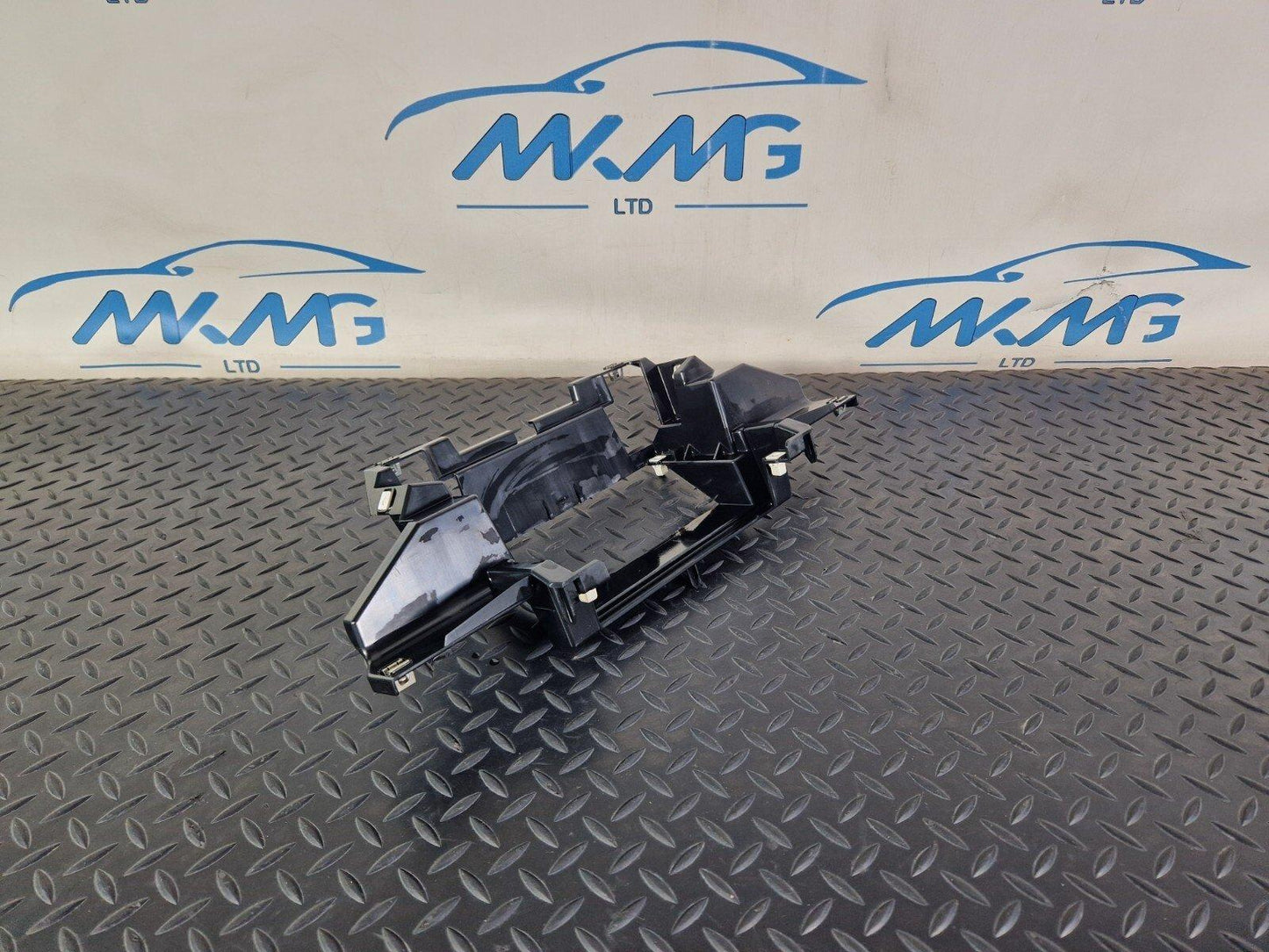 18-ON MERCEDES BENZ SPRINTER W907 RADIO FRAME DASHBOARD TRIM  A9108270600