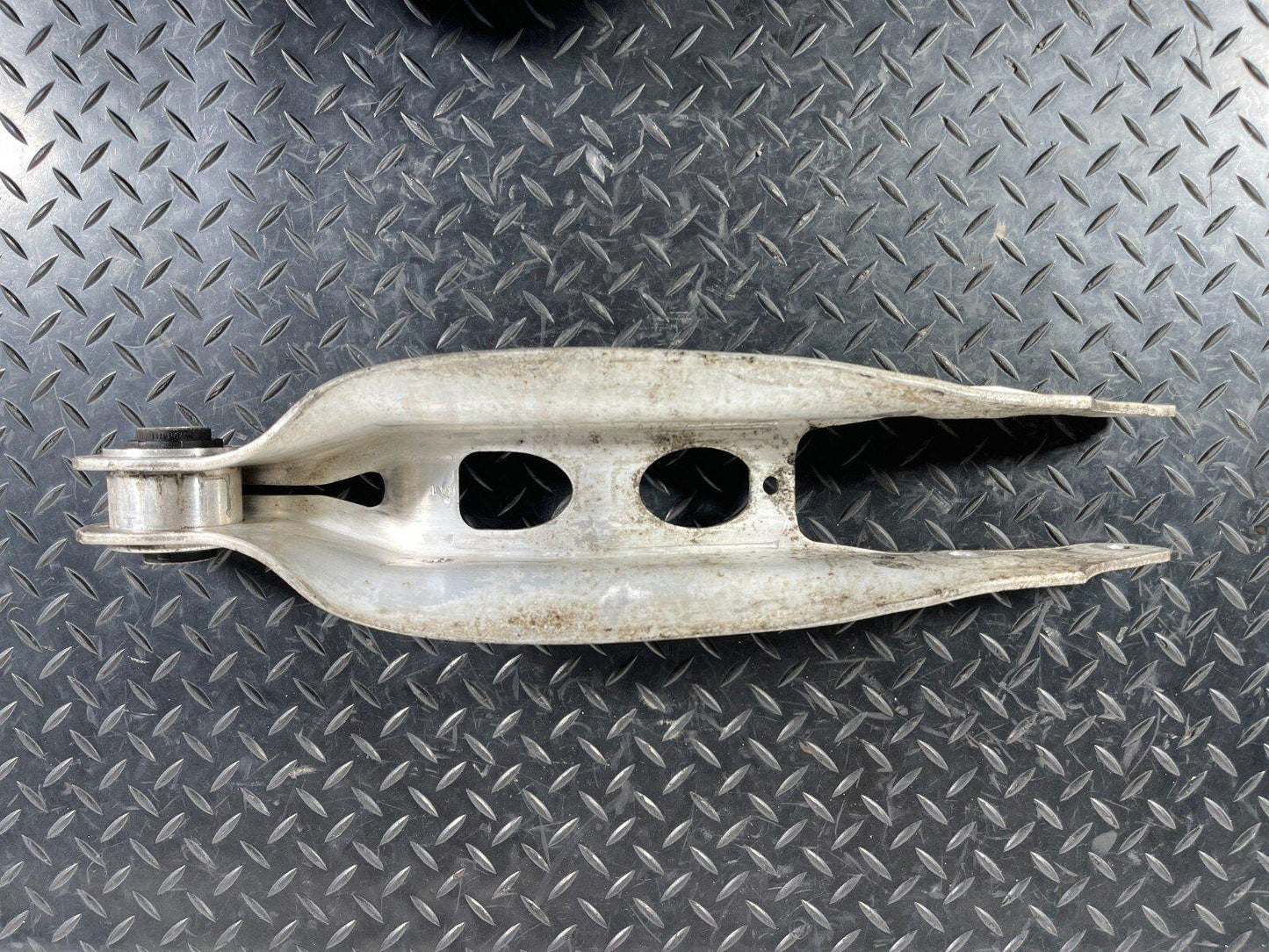 16-23 AUDI A5 F5 SPORTBACK REAR RIGHT OR LEFT SIDE LOWER CONTROL ARM 8W0505311H