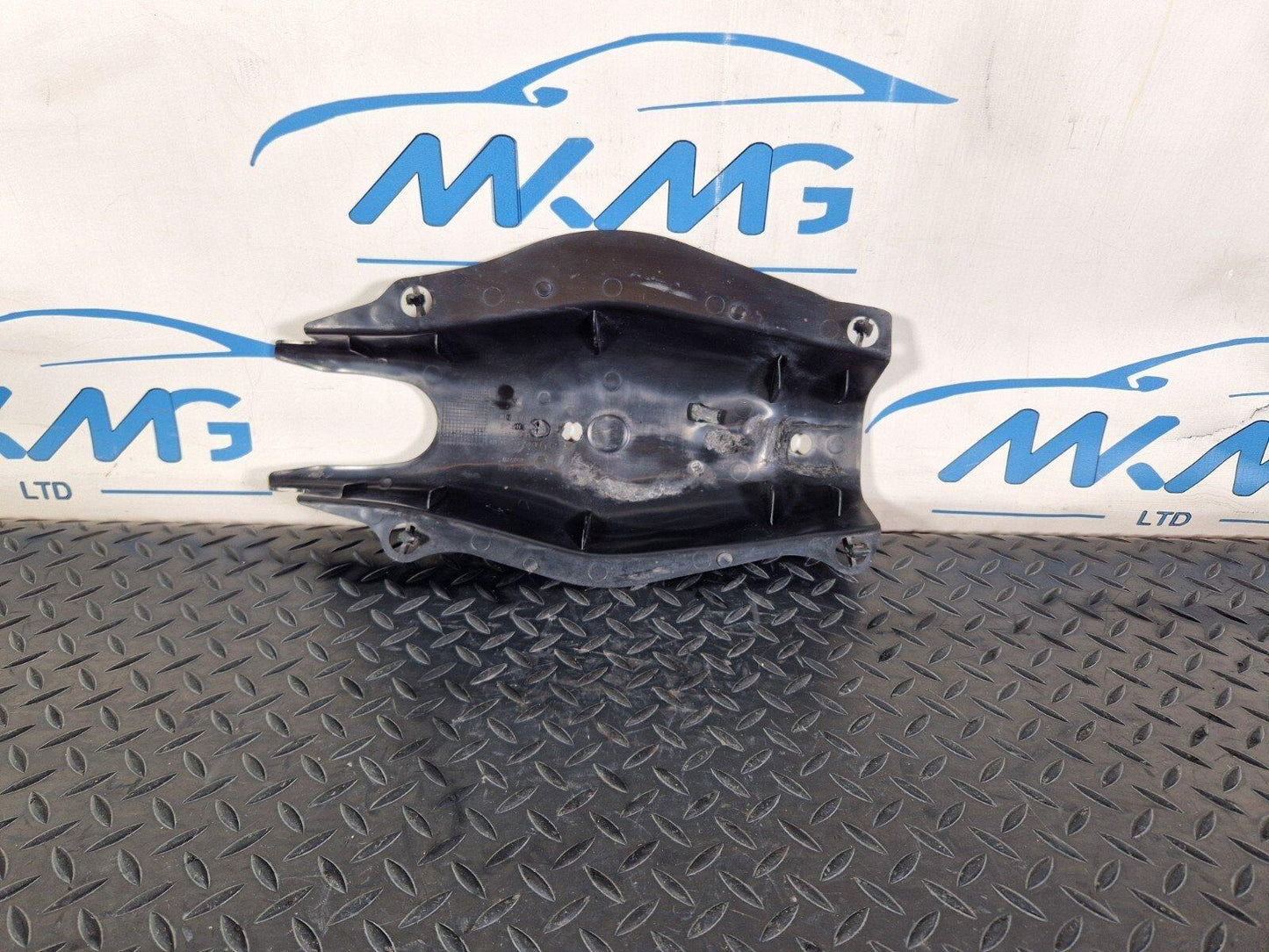 14-21 MERCEDES BENZ C200 W205 REAR RIGHT CONTROL ARM COVER A2053523000