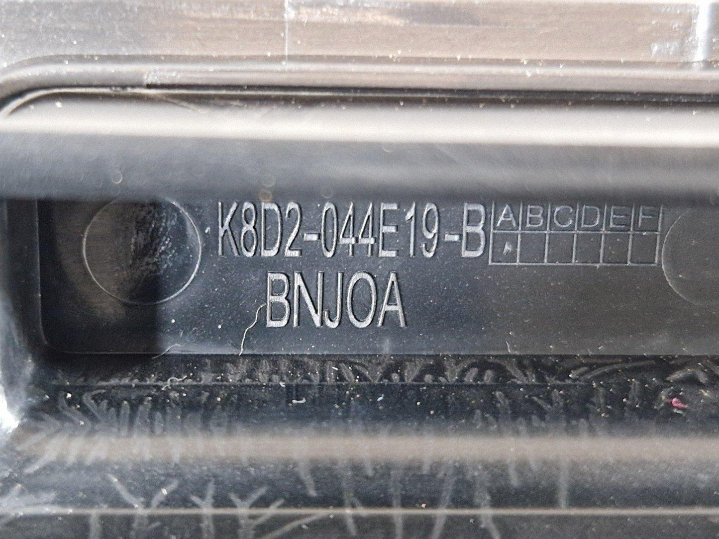 19-ON RANGE ROVER EVOQUE L551 GENUINE REAR CENTRE CONSOLE TRIM K8D2-04569-A
