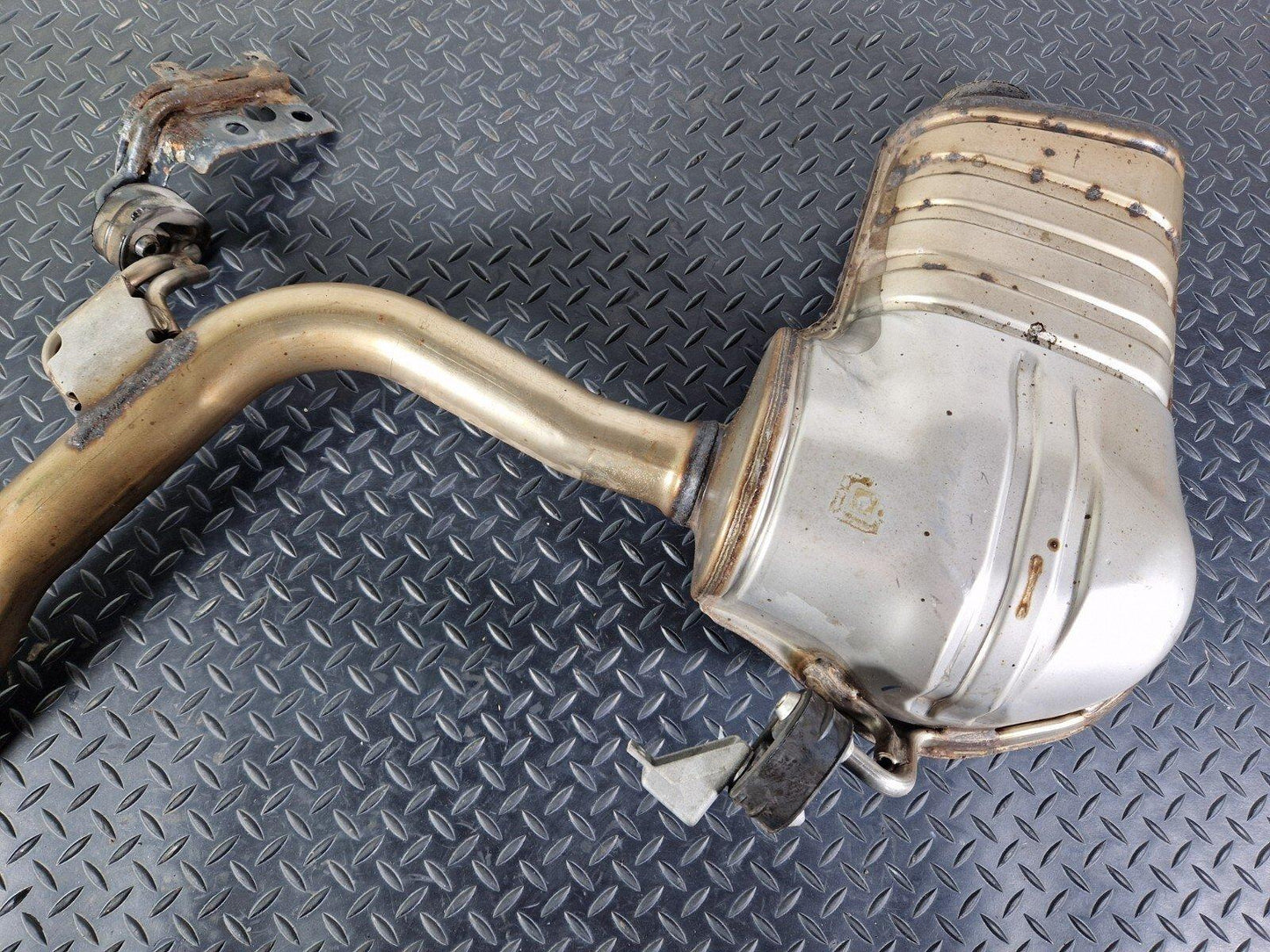 16-19 AUDI A4 B9 S-LINE GENUINE EXHAUST BACKBOX SILENCER 8W0253411D 8W0119C