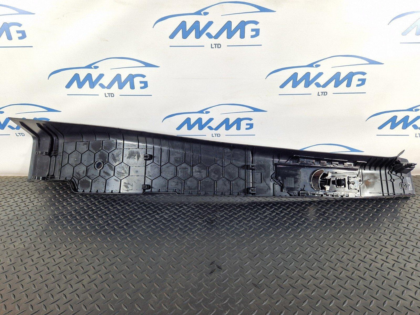 18-ON MERCEDES BENZ SPRINTER W907 LEFT SIDE B PILLAR TRIM COVER A9076903200
