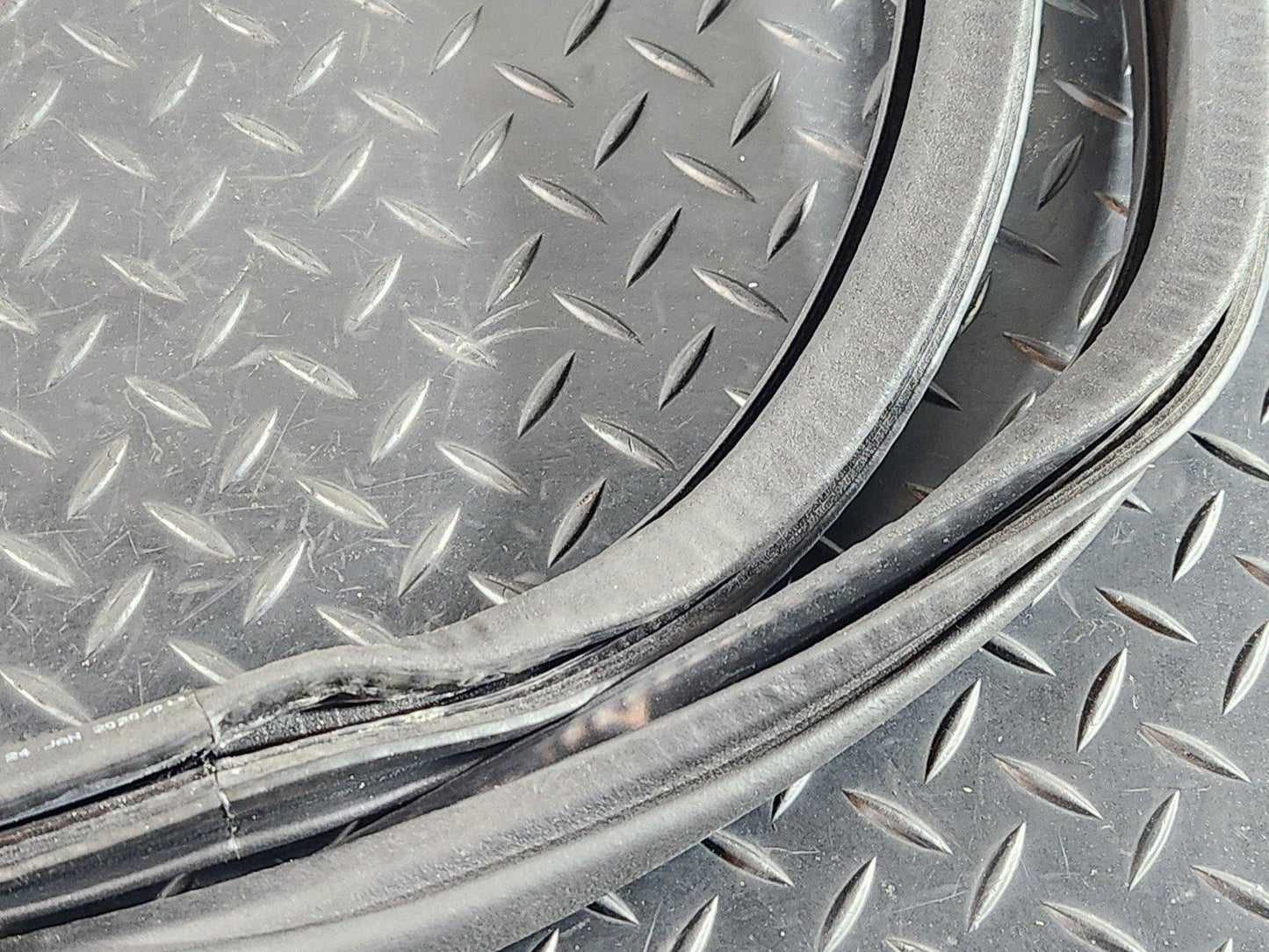 19-ON MERCEDES B CLASS W247 REAR DOOR RUBBER SEAL FITS LEFT & RIGHT A2476920400