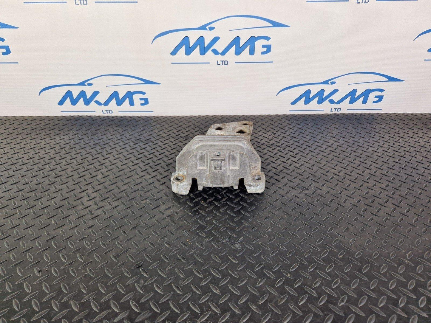 14-20 MERCEDES BENZ GLA 200 X156 GENUINE 2.1 CDI ENGINE MOUNT BRACKET AC46000DF