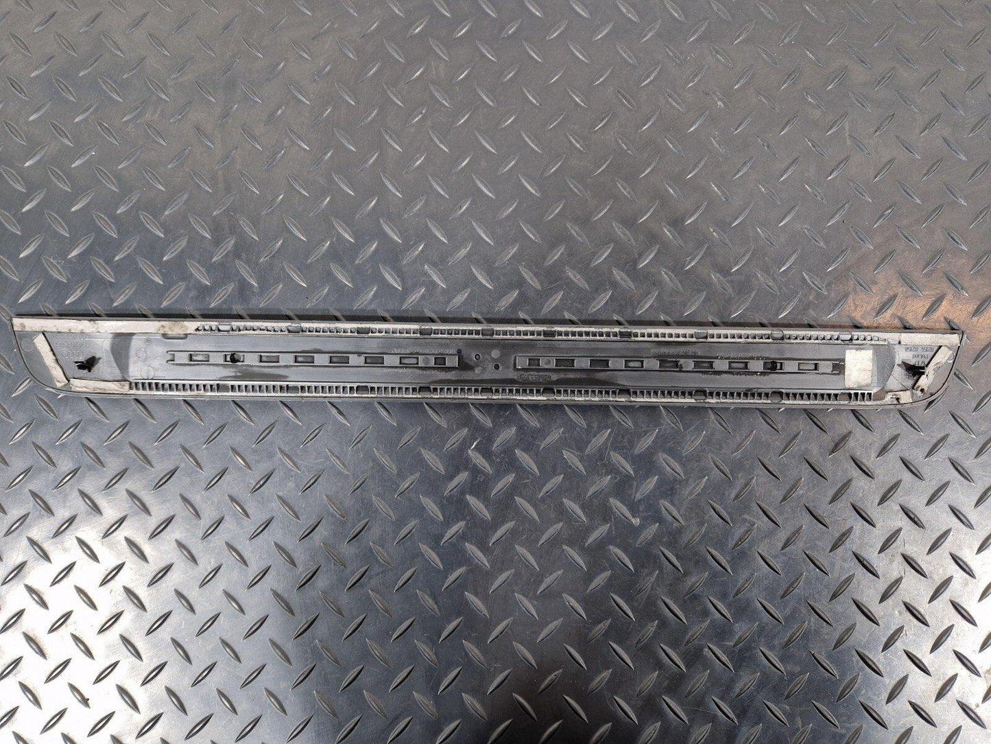12-18 AUDI A6 C7 DOOR ENTRY SILL KICK PLATE COVER FRONT LEFT SIDE 4G0853373