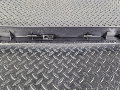 10-15 AUDI Q7 4L GENUINE OEM TAILGATE CENTRE COVER TRIM 4L0867606