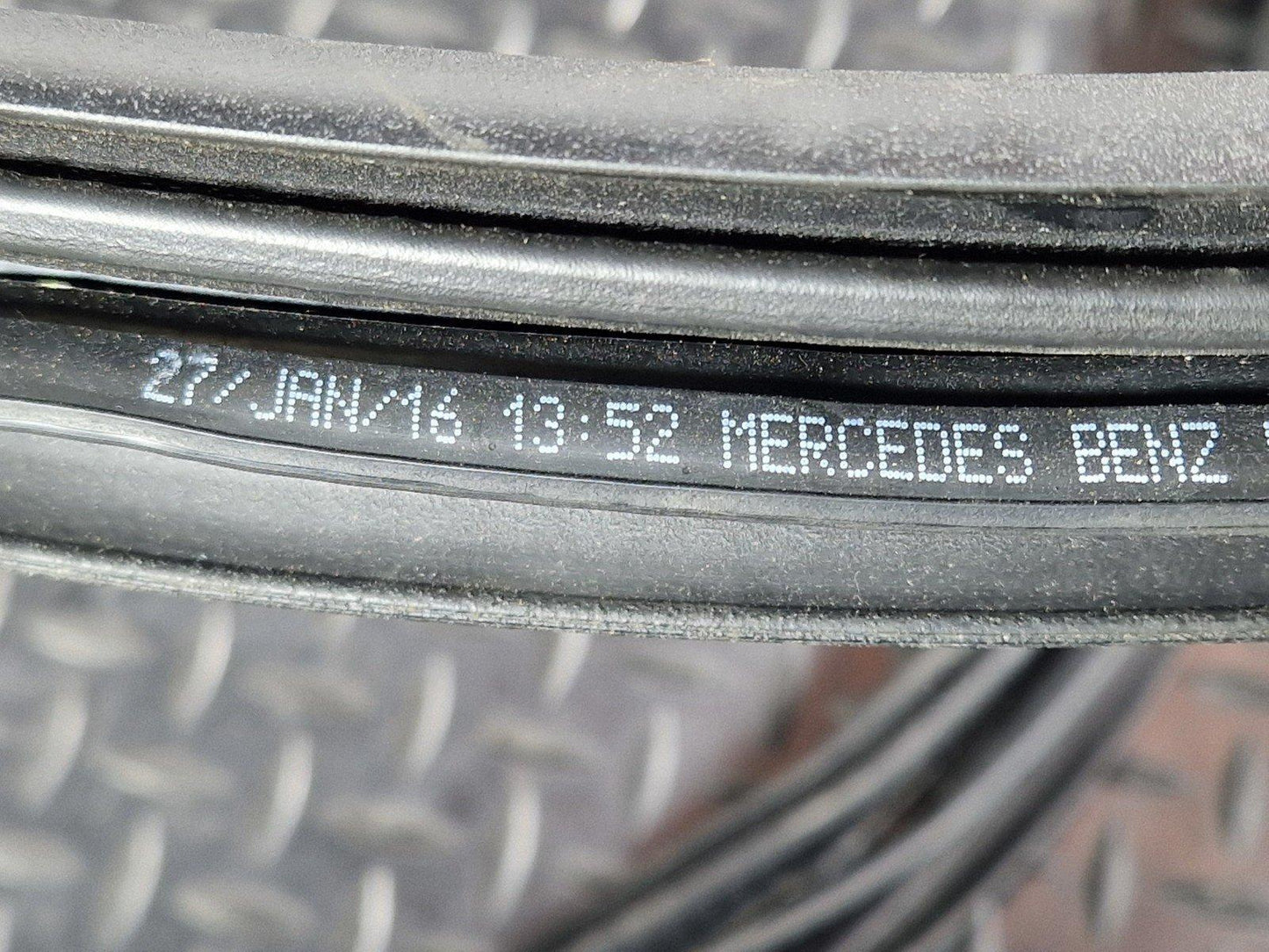 11-19 MERCEDES GLE ML W166 FRONT LEFT OR RIGHT SIDE DOOR RUBBER SEAL A1666970051
