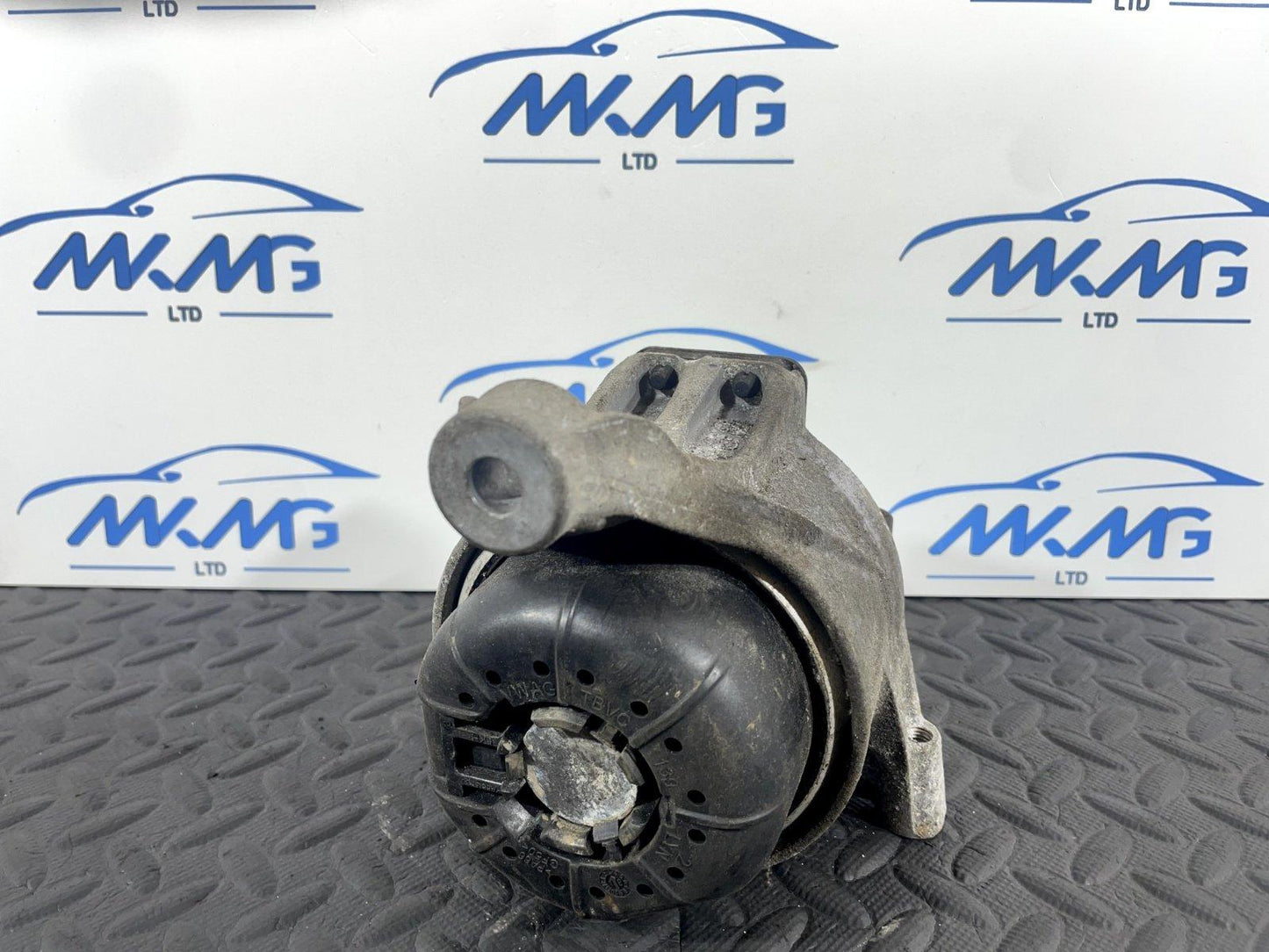 16-19 AUDI A4 B9 1.4 TFSI CVNA PETROL FRONT RIGHT SIDE ENGINE MOUNT 8W0199372CA