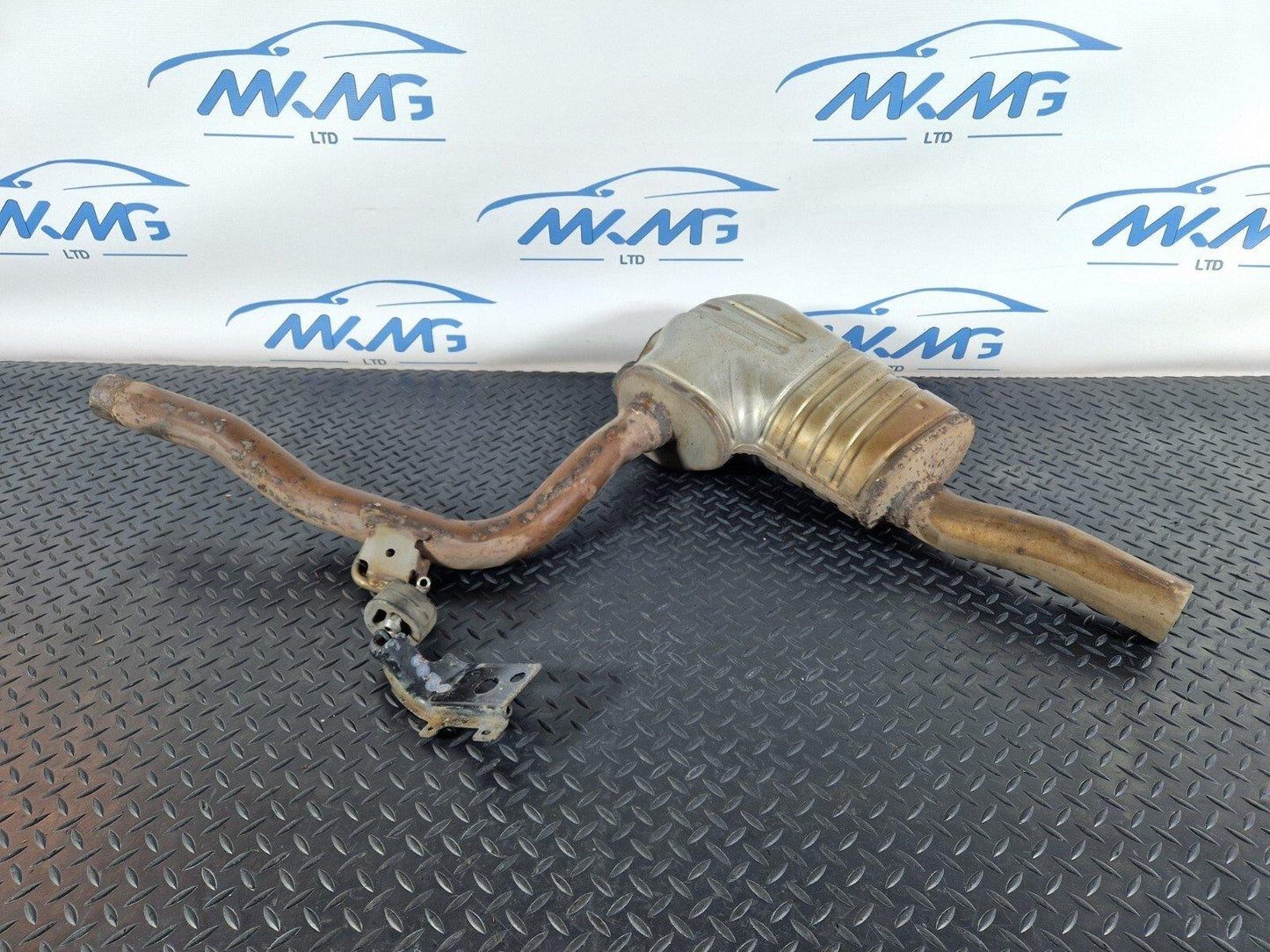 16-19 AUDI A4 B9 GENUINE OEM EXHAUST BACKBOX SILENCER 8W0253411D