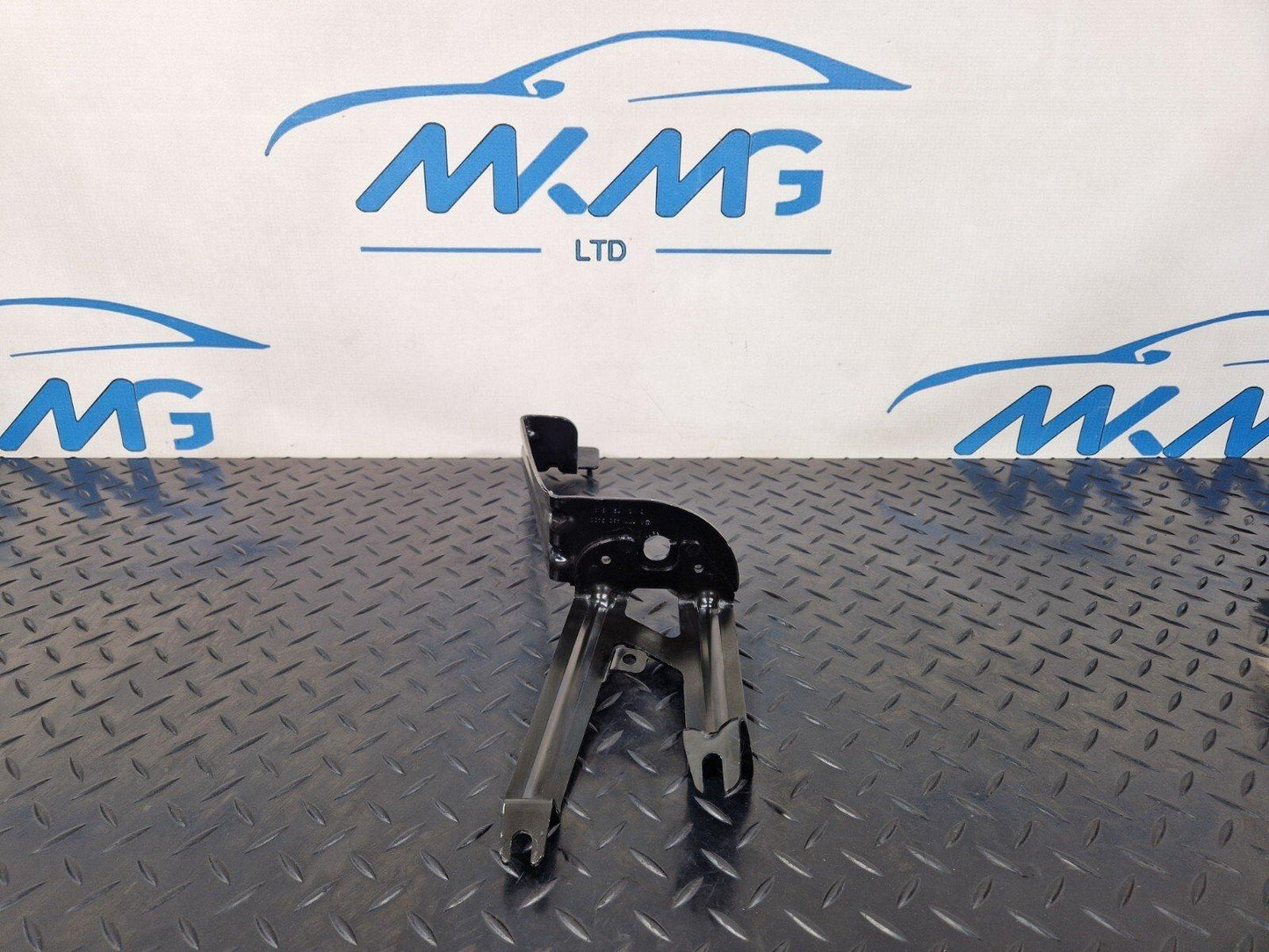 18-ON MERCEDES BENZ A CLASS W177 ABS PUMP MOUNT BRACKET SUPPORT A1774303400