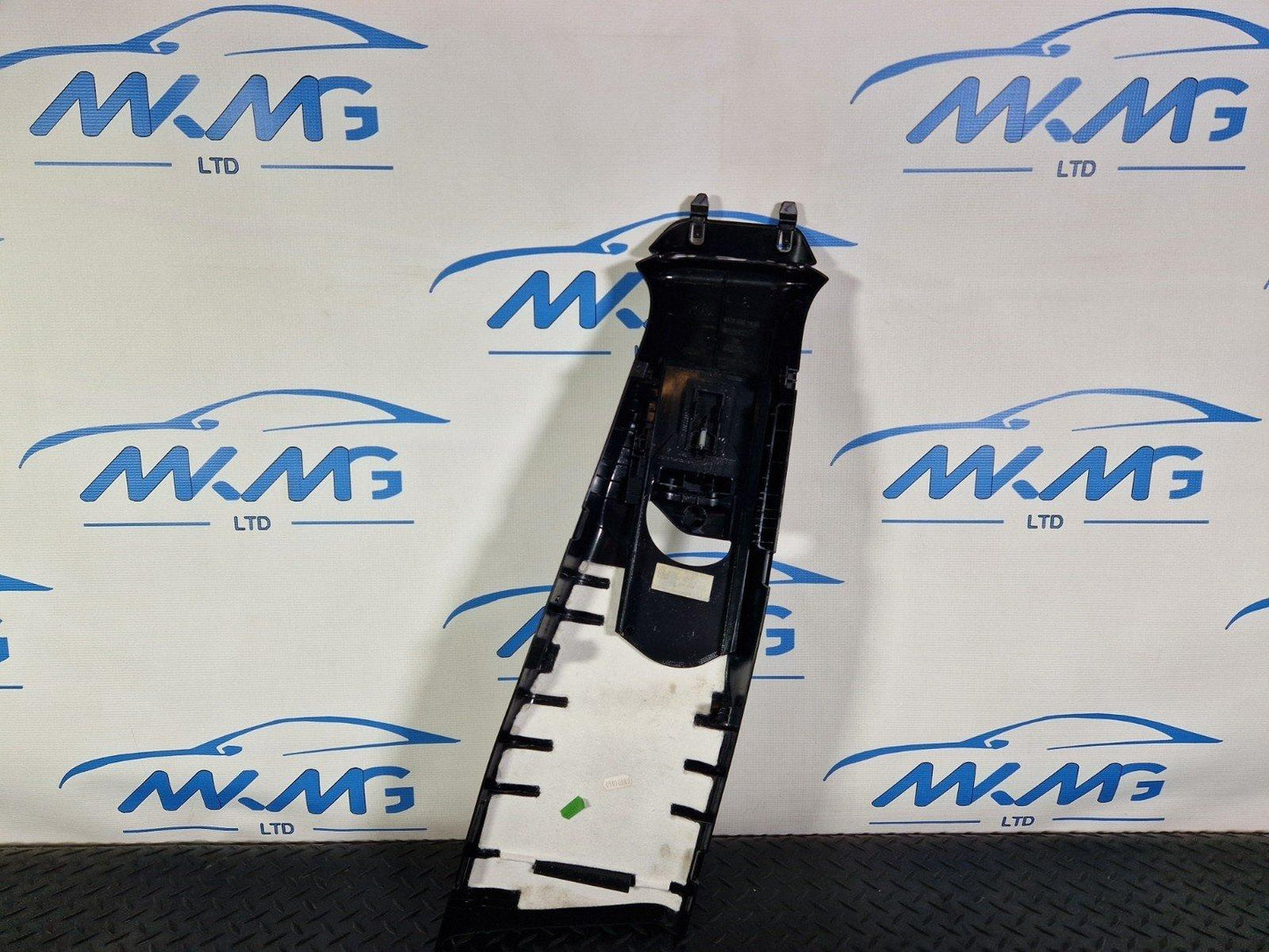 12-18 MERCEDES BENZ W176 LEFT SIDE B PILLAR UPPER TRIM A1766901900 A2466900330