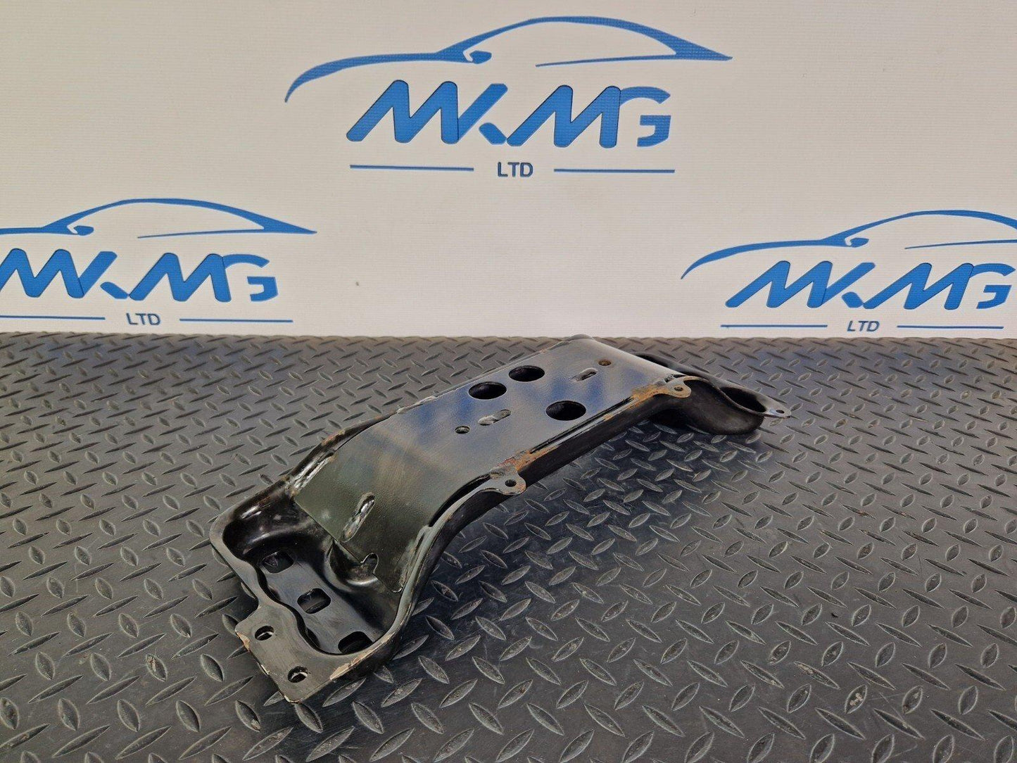 14-21 MERCEDES BENZ C200d W205 GEARBOX MOUNT BRACKET ENGINE CARRIER A2052402502