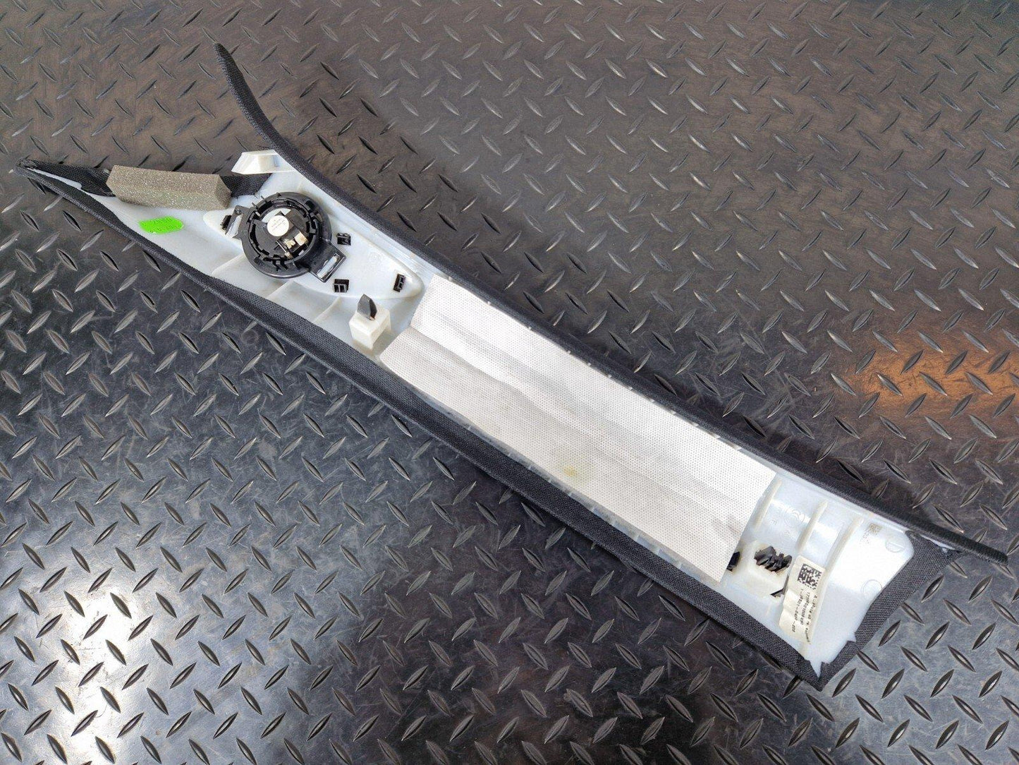 19-ON MERCEDES BENZ A CLASS RIGHT SIDE A PILLAR TRIM COVER A1776900100