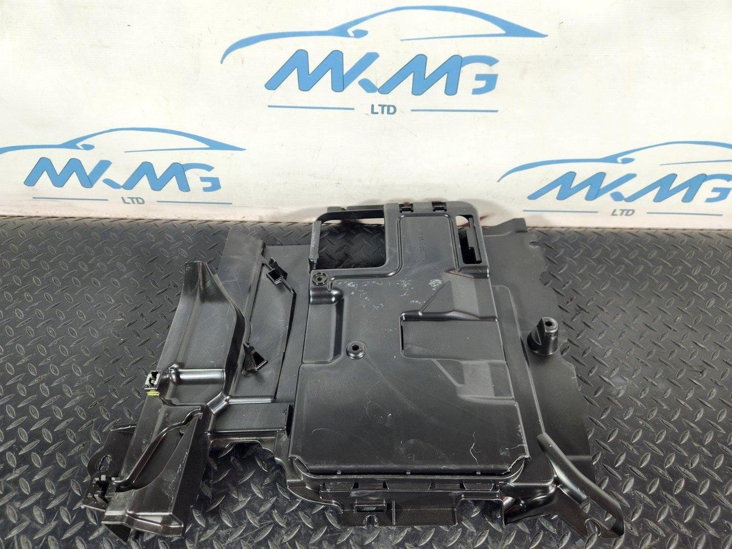 11-19 MERCEDES BENZ ML W166 FRONT FLOOR TRIM COVER BRACKET A1666840018