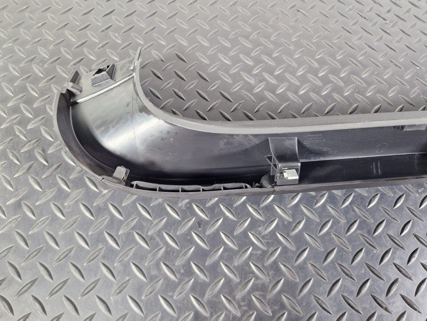 10-18 AUDI A7 4G S-LINE GENUINE BOOT LID LEFT SIDE TRIM INNER PANEL 4G8867607