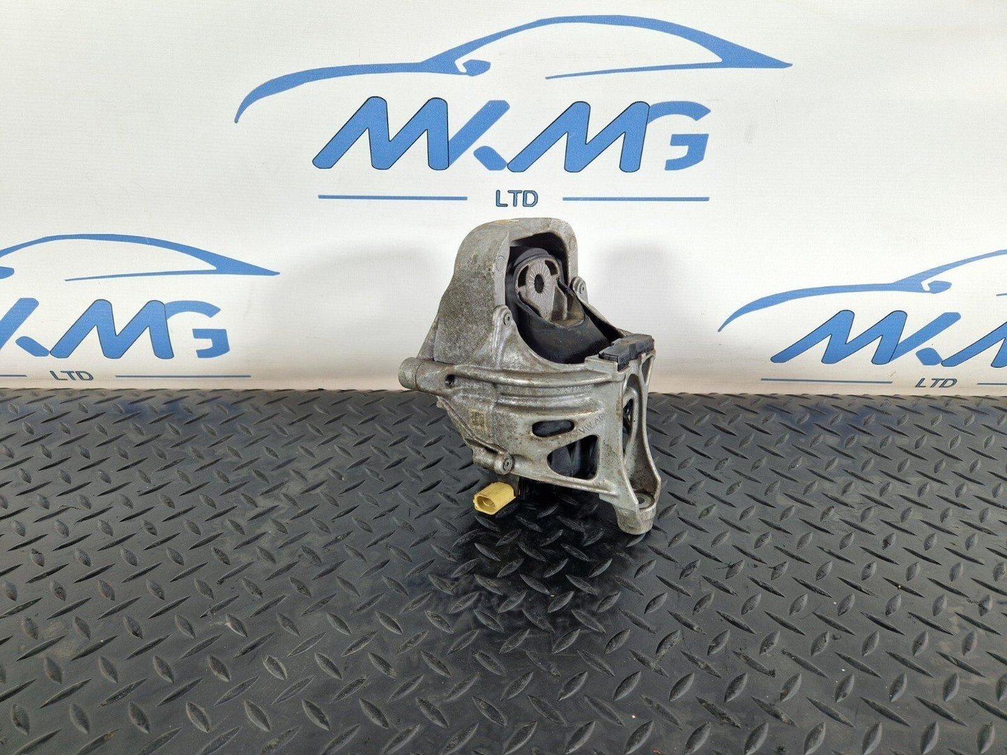 16-19 AUDI A4 AVANT B9 GENUINE RIGHT DRIVER SIDE ENGINE MOUNT 4M0199372FH