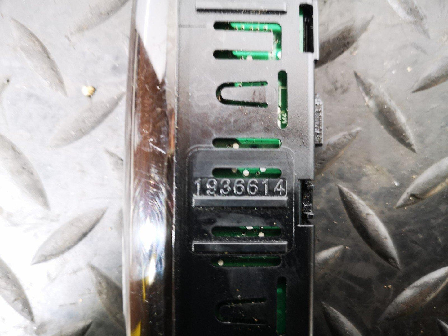 12-18 MERCEDES A-CLASS W176 GENUINE LED DASHBOARD PDC DISPLAY 1936614