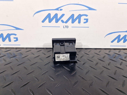 19-ON MERCEDES BENZ B CLASS W247 GENUINE DUAL USB C PORTS SOCKET A2478200301