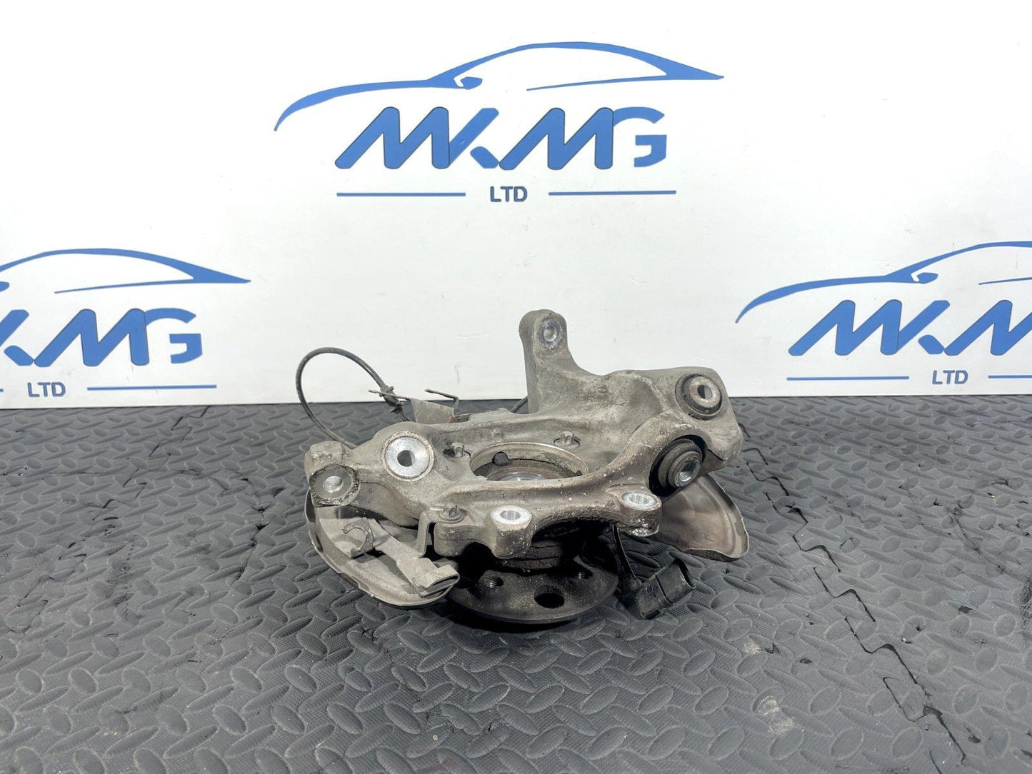 14-21 MERCEDES BENZ C300 W205 REAR LEFT PASSENGER SIDE WHEEL HUB A2055467380