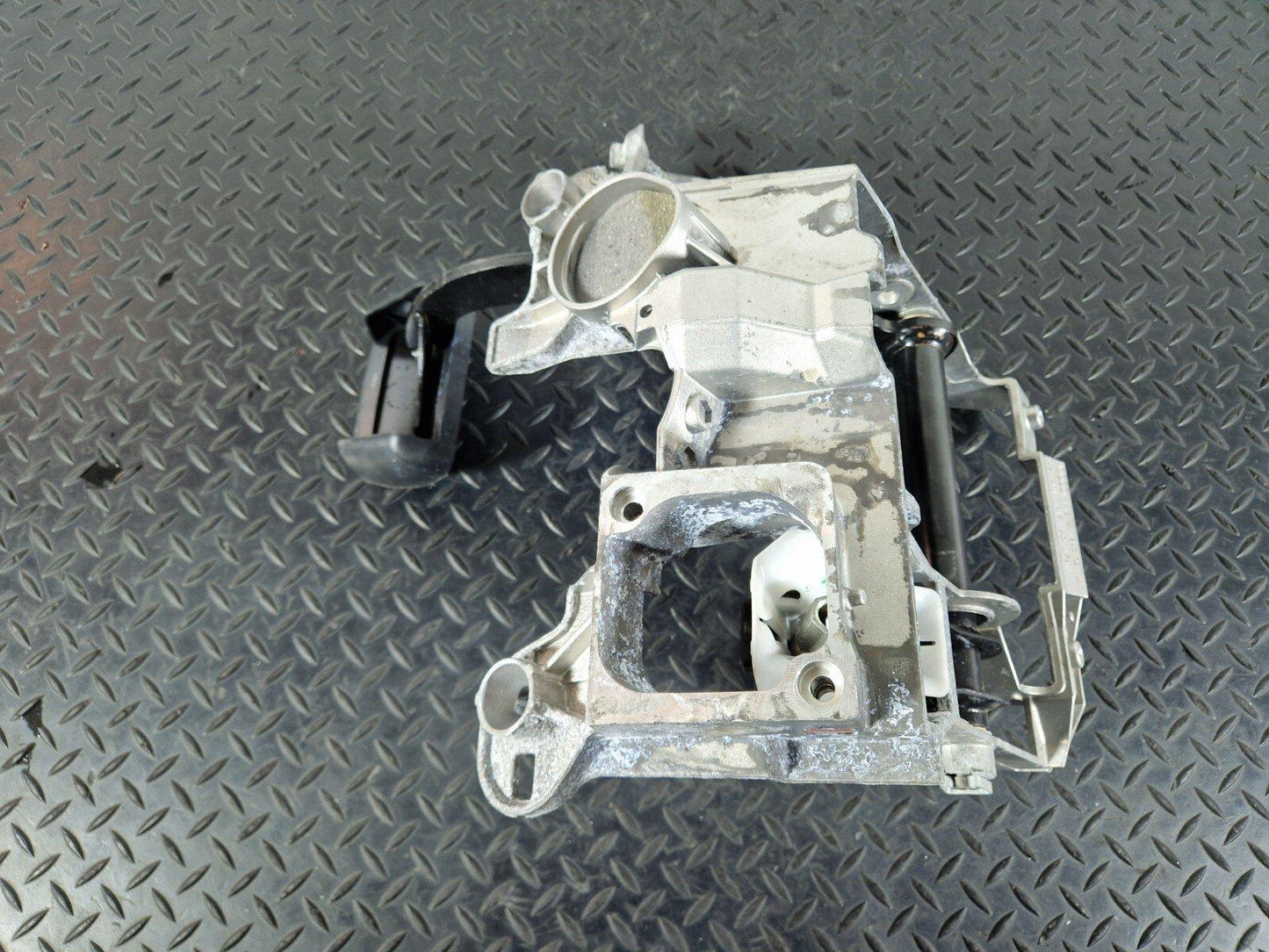 12-18 AUDI A6 C7 GENUINE BRAKE CLUTCH PEDAL ASSEMBLY 8K2721117