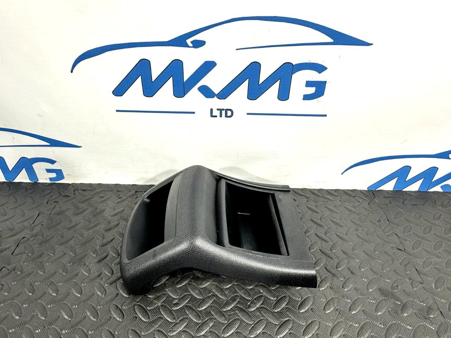 14-21 MERCEDES BENZ GENUINE CENTRE CONSOLE REAR COMPARTMENT STORAGE A2058306202