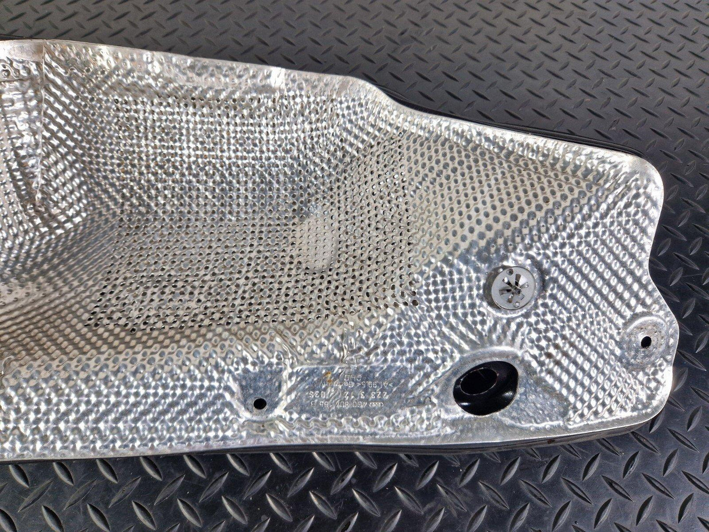 10-18 AUDI A7 4G S-LINE OEM HEAT PROTECTION 4G0804165B