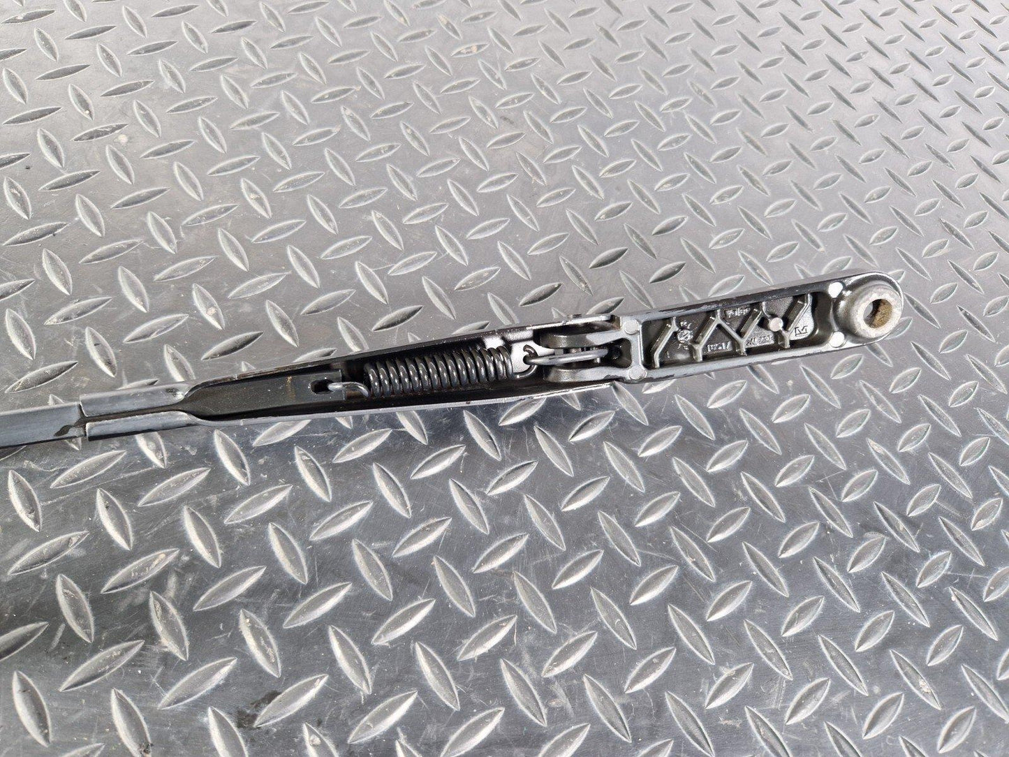 15-18 AUDI A7 4G RIGHT SIDE FRONT WIPER ARM WINDSCREEN WIPER 4G2955408D