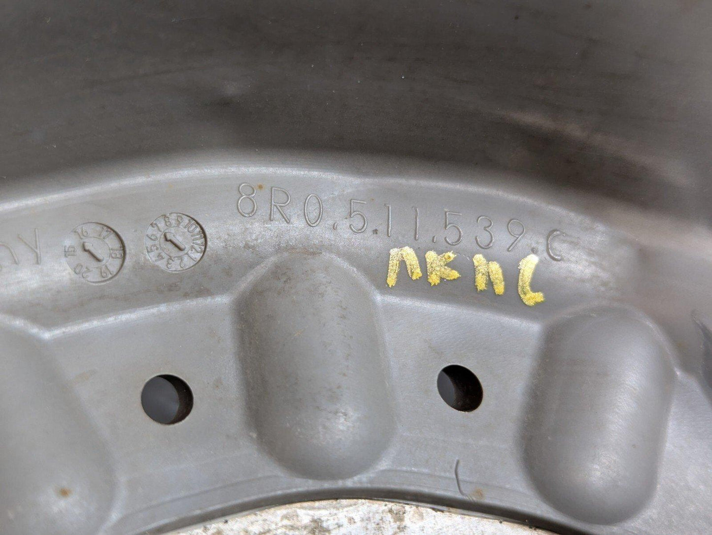 12-17 AUDI Q5 S-LINE OEM REAR LEFT SPRING RUBBER COVER GUARD 8R0511539C