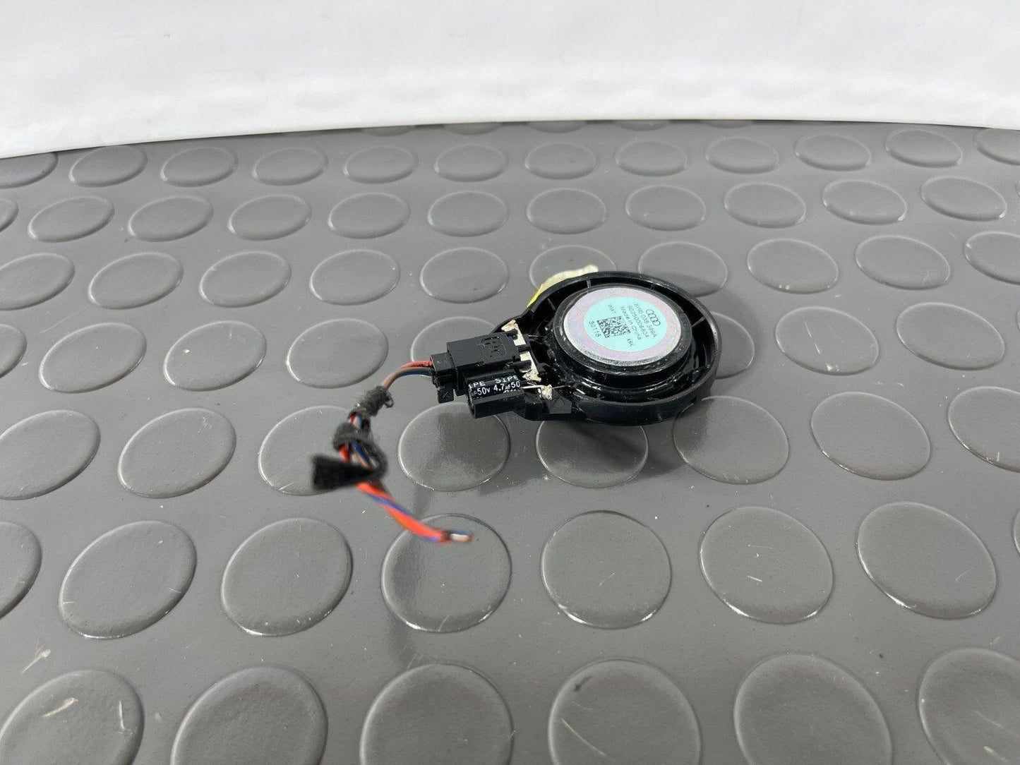 16-19 AUDI A4 B9 ESTATE GENUINE FRONT RIGHT OSF DOOR TWEETER SPEAKER 8W0035399A
