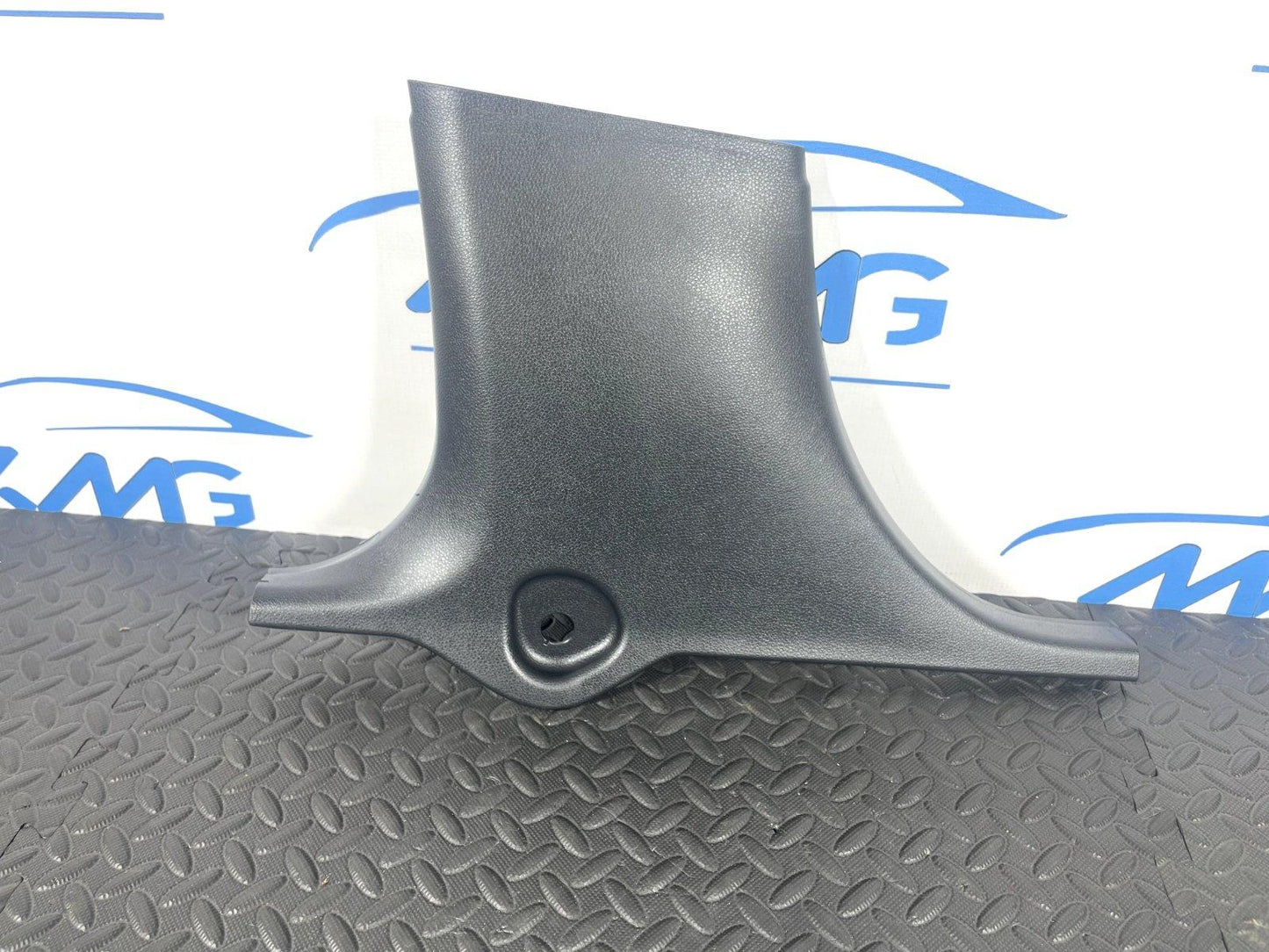 12-18 MERCEDES A CLASS W176 PASSENGER SIDE LOWER B-PILLAR COVER TRIM A1766920100