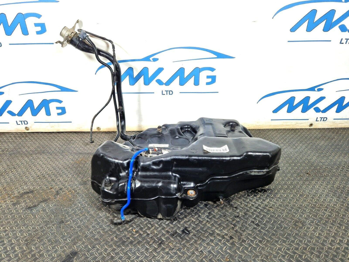 16-24 AUDI A5 F5 GENUINE DIESEL ENGINE FUEL TANK WITH PUMP 8W0201021BP
