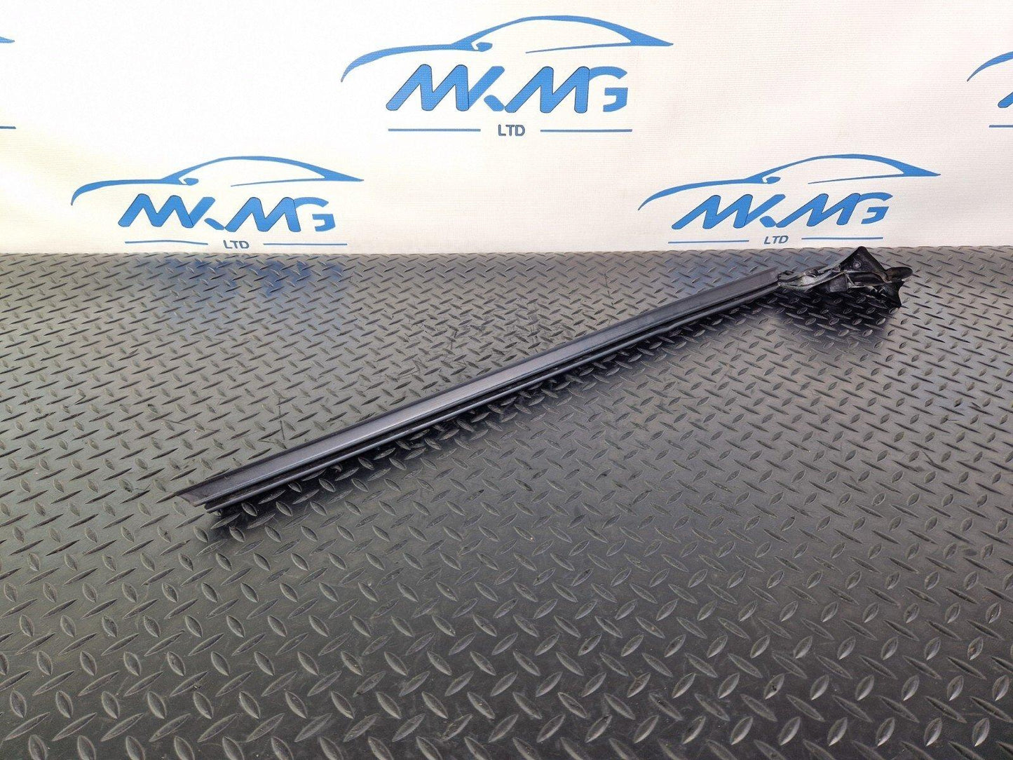 MERCEDES CLA C117 FRONT RIGHT O/S WINDOW SEAL DOOR GASKET SEALING A1177250265