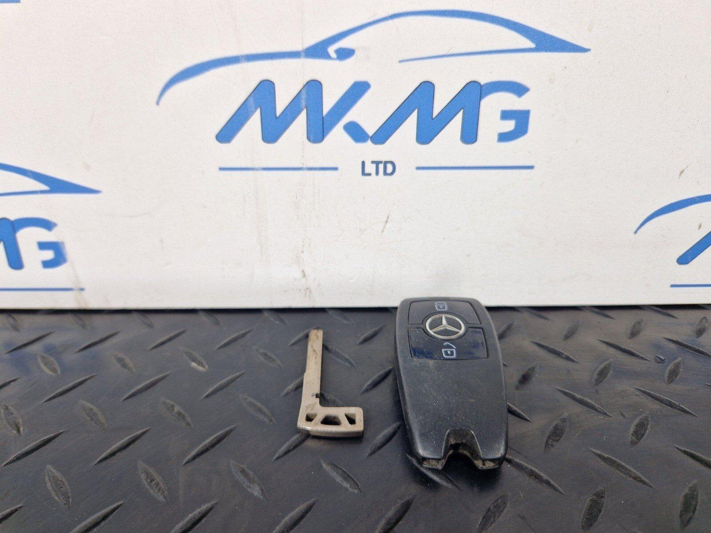 18-ON MERCEDES BENZ SPRINTER W907 SPRINTER KEY FOB REMOTE A2479052303
