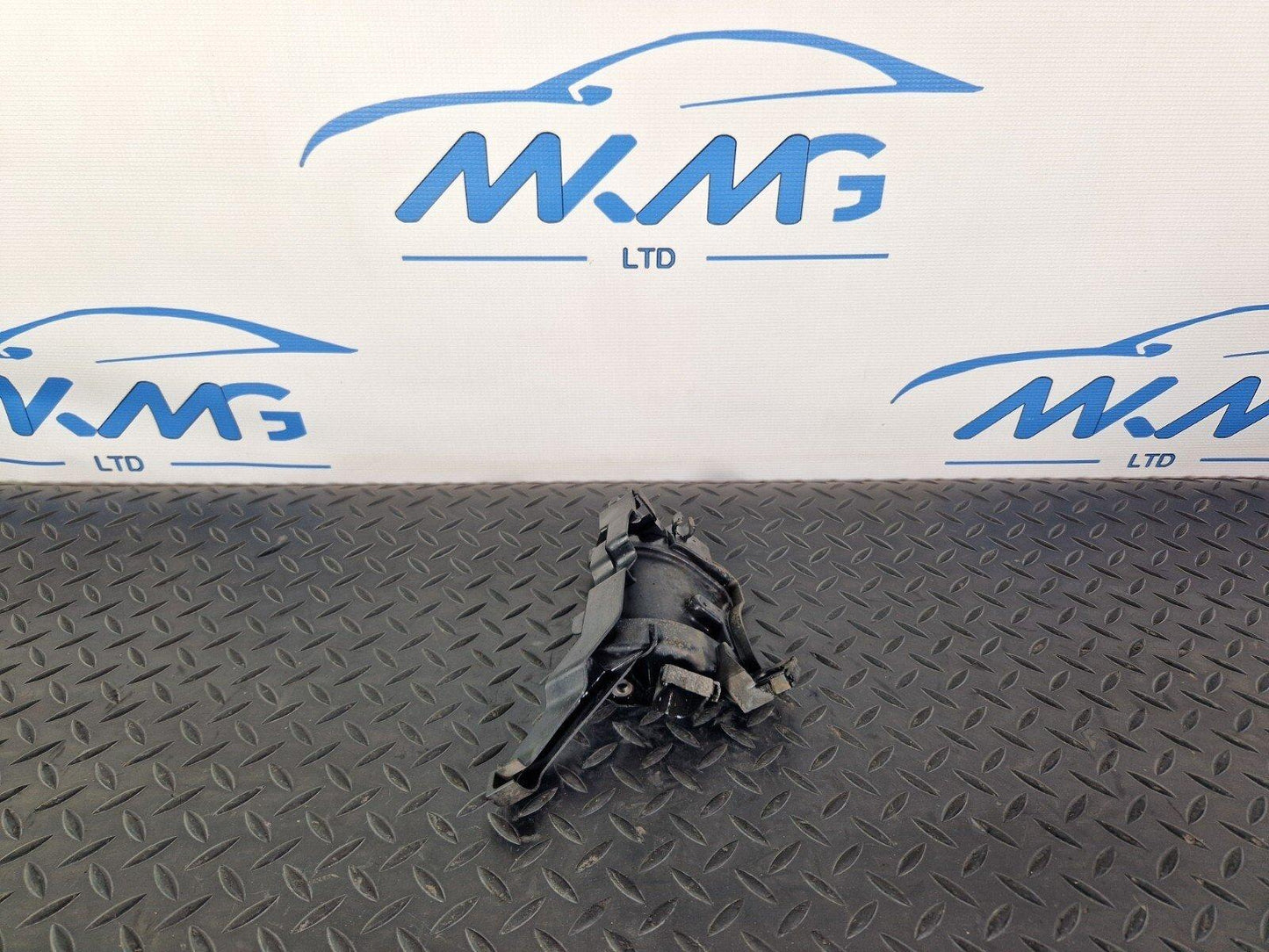 18-ON MERCEDES BENZ A CLASS W177 FRONT LEFT BRAKE HYDRAULIC LINE BRACKET HOLDER