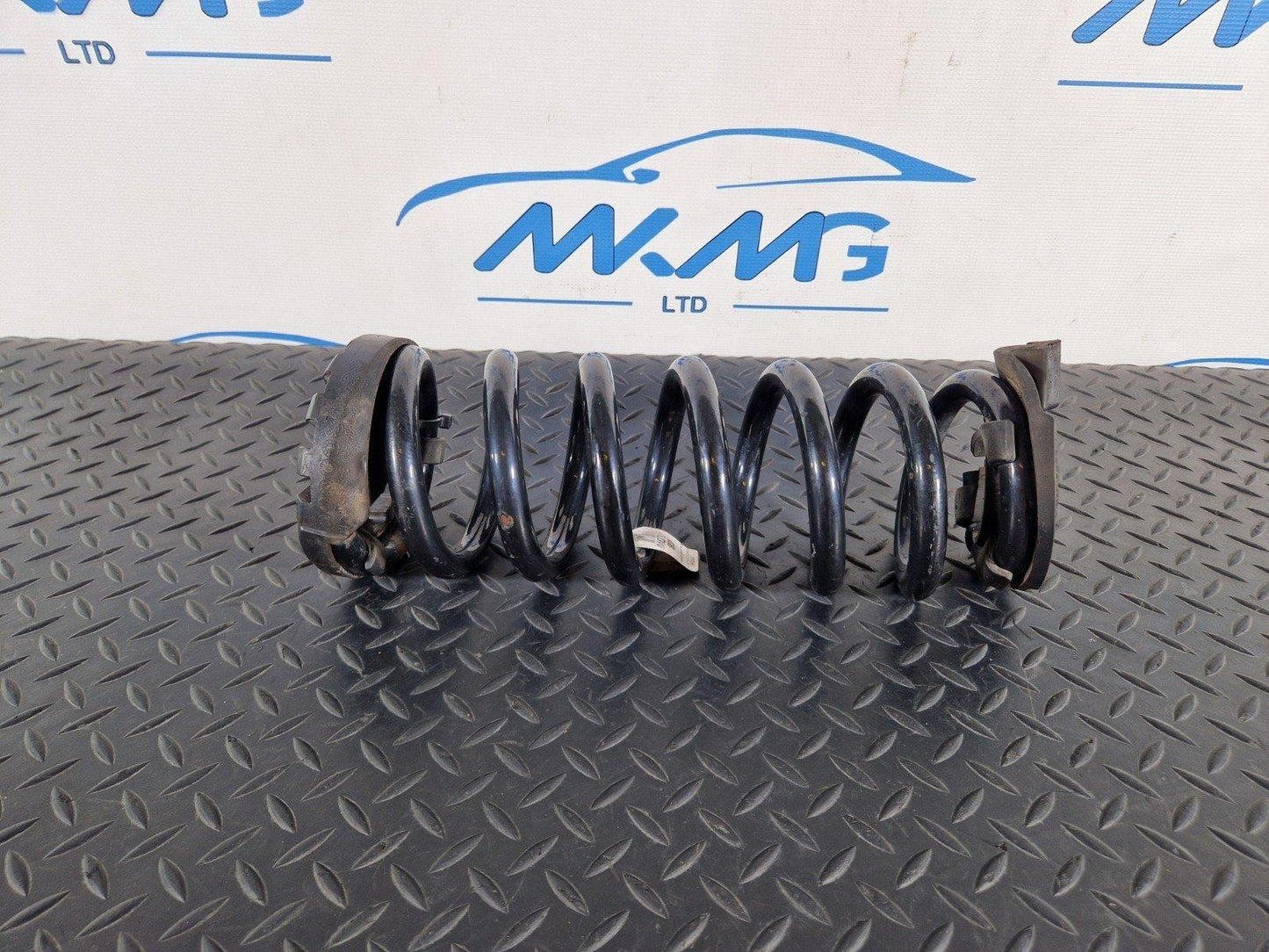 14-19 LAND ROVER L550 DISCOVERY GENUINE REAR LEFT N/S/R COIL SPRING FK725349AA
