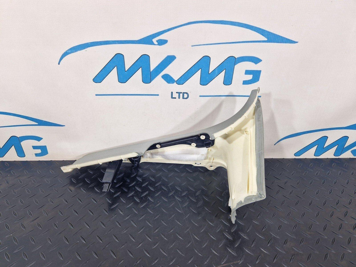 15-18 AUDI A7 4G OEM GENUINE RIGHT SIDE PILLAR TRIM 4G8867246