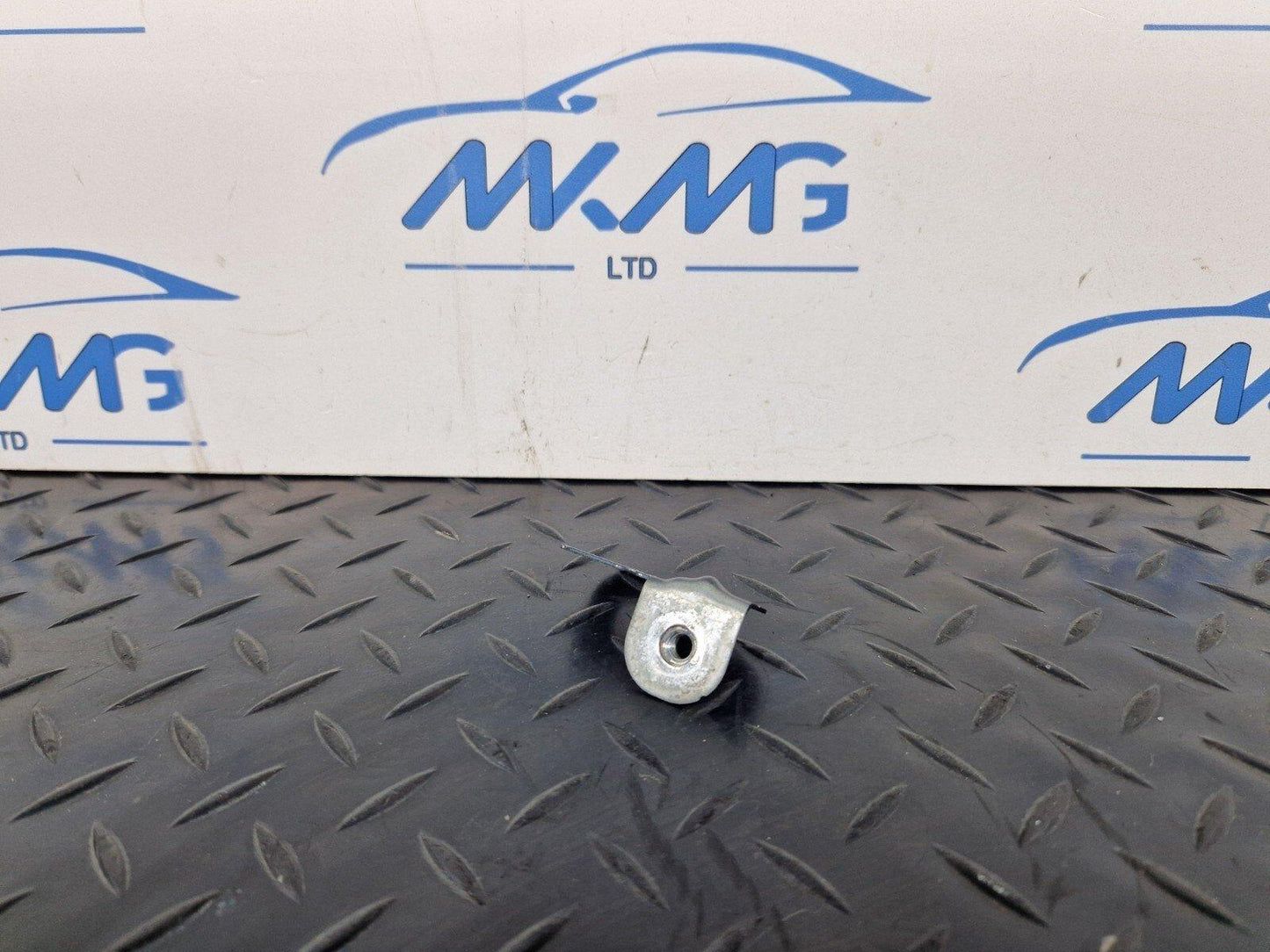 16-19 AUDI A4 AVANT B9 S-LINE GENUINE WING MOUNT BRACKET LEFT SIDE 8W0821469