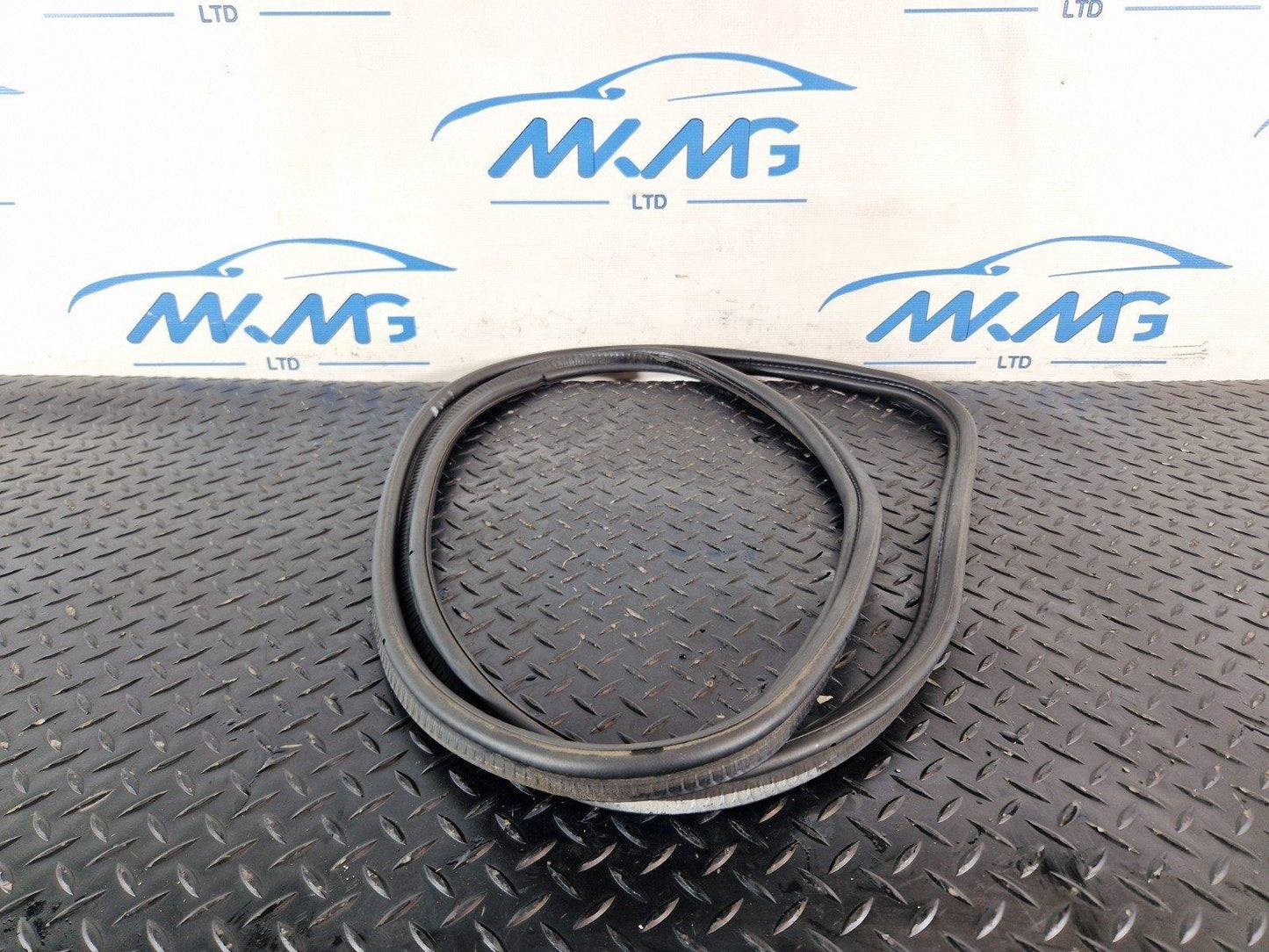 11-18 BMW 6 SERIES F13 GASKET SEAL RUBBER TAILGATE BOOTLID TRUNK 7228502