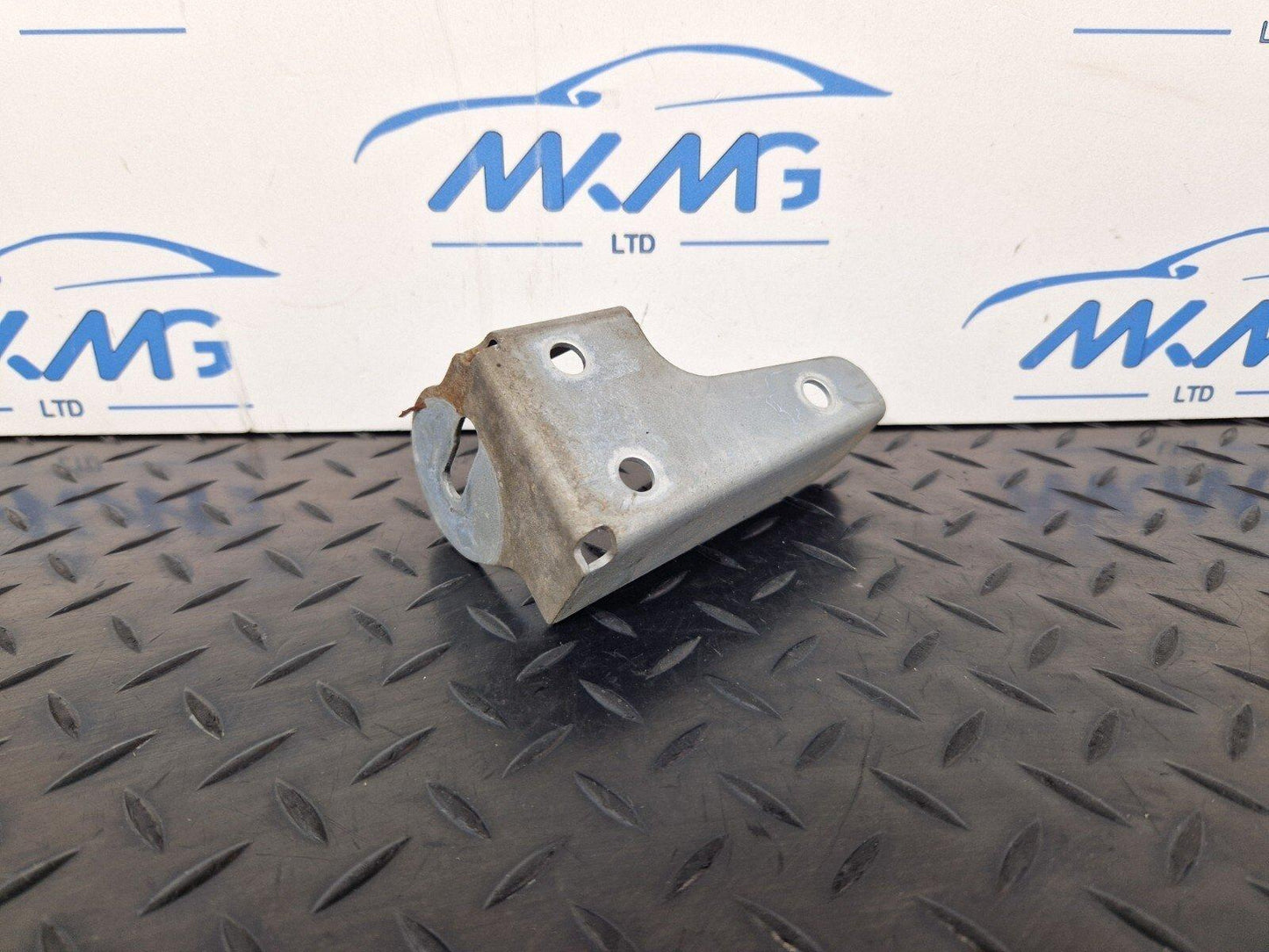 14-21 MERCEDES BENZ C200 W205 OEM MUFFLER MOUNT BRACKET HOLDER A2054921200