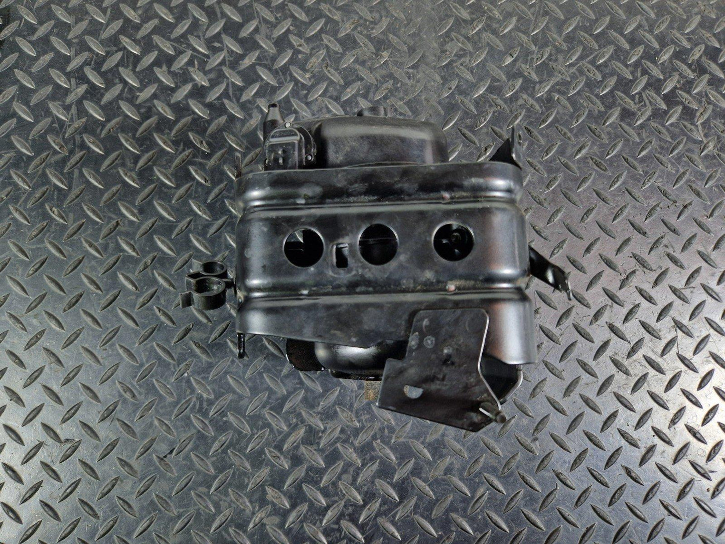 19-ON RANGE ROVER EVOQUE L551 GENUINE FUEL FILTER HOUSING M8D2-9D202-AF