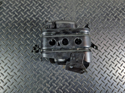 19-ON RANGE ROVER EVOQUE L551 GENUINE FUEL FILTER HOUSING M8D2-9D202-AF