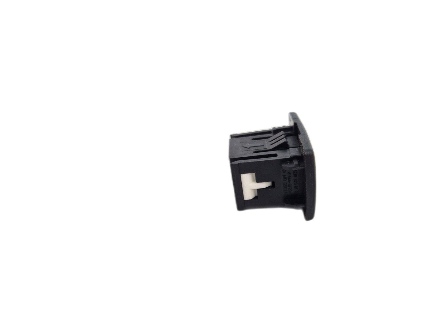 MERCEDES C250 USB PORT SOCKET A2188200187