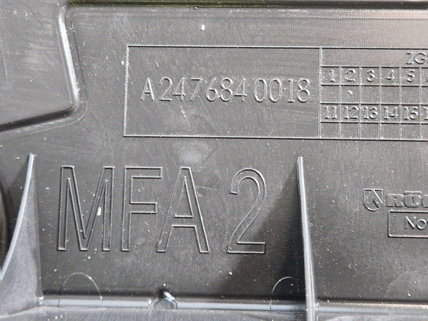 19-ON MERCEDES B CLASS W247 FUEL TANK HOLDER A2474703601 A2474703701 A2476840018