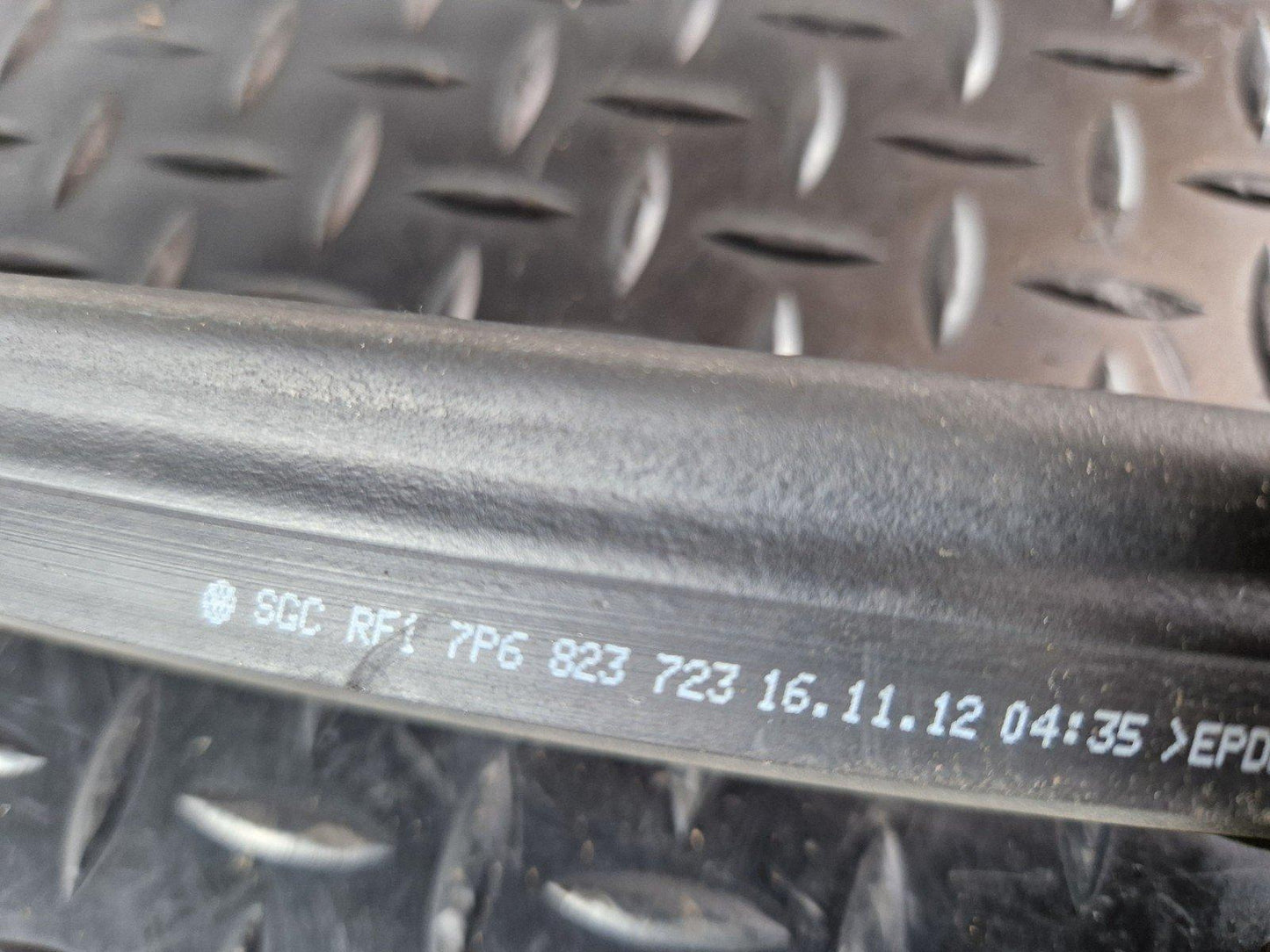 10-18 VW TOUAREG 7P ENGINE COVER WATER SEAL 7P6823723