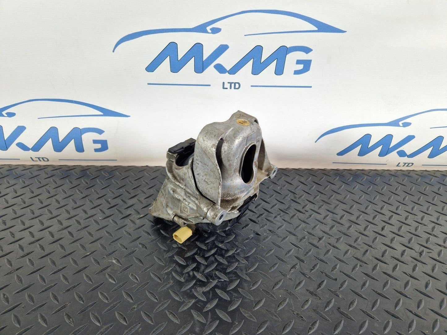 16-19 AUDI A4 AVANT B9 GENUINE LEFT PASSENGER SIDE ENGINE MOUNT 4M0199371FH
