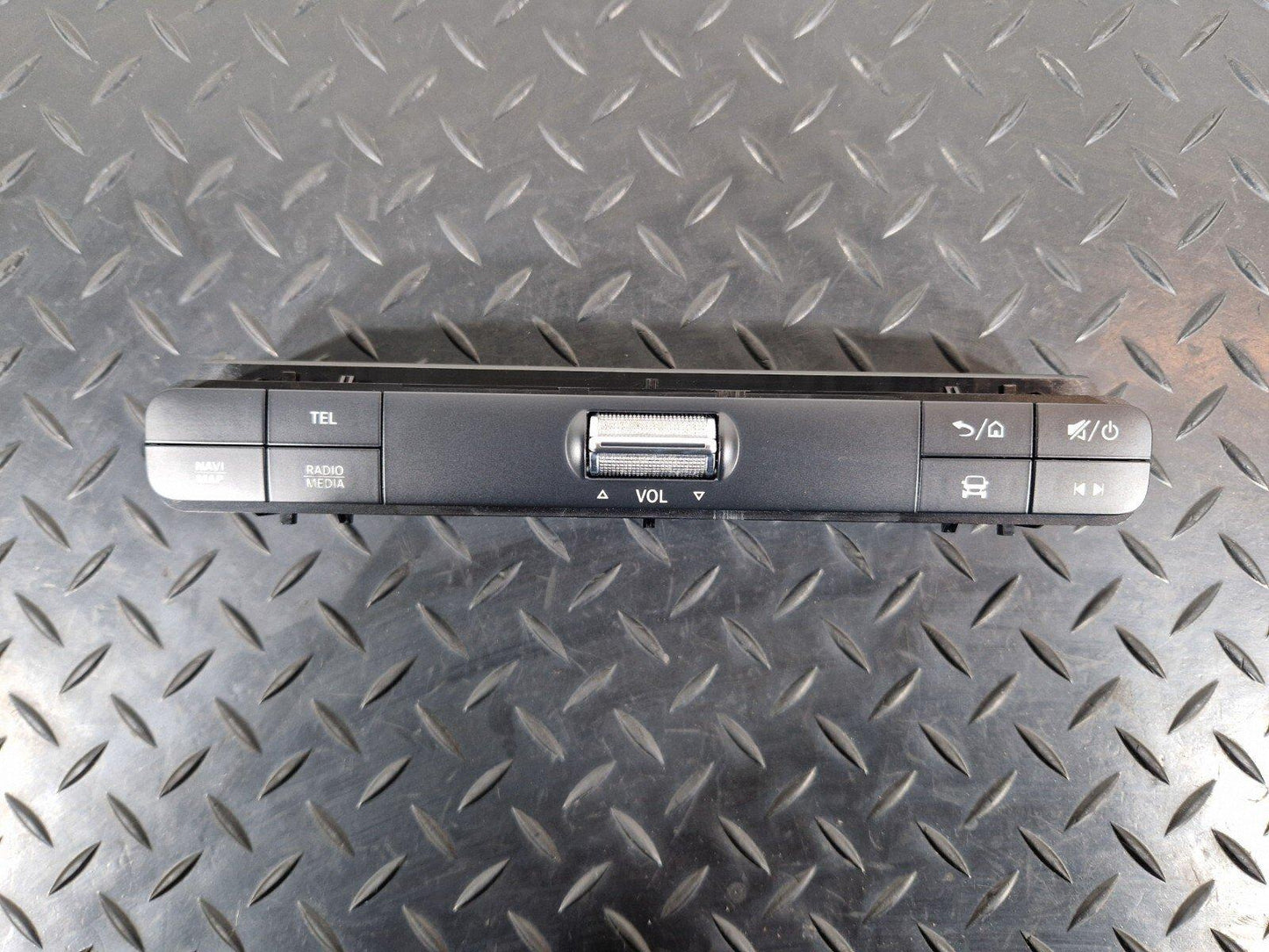 18-ON MERCEDES BENZ SPRINTER W907 W910 DASHBOARD RADIO BUTTONS A9079002303