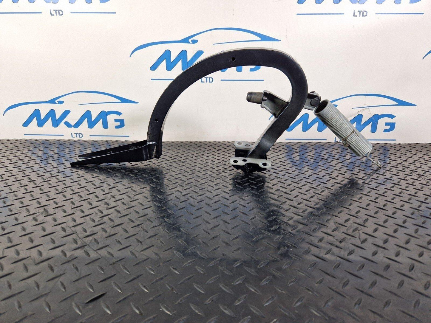 16-19 AUDI A4 B9 REAR RIGHT O/S BOOT HINGE IN GREY LX7L 8W5827306A