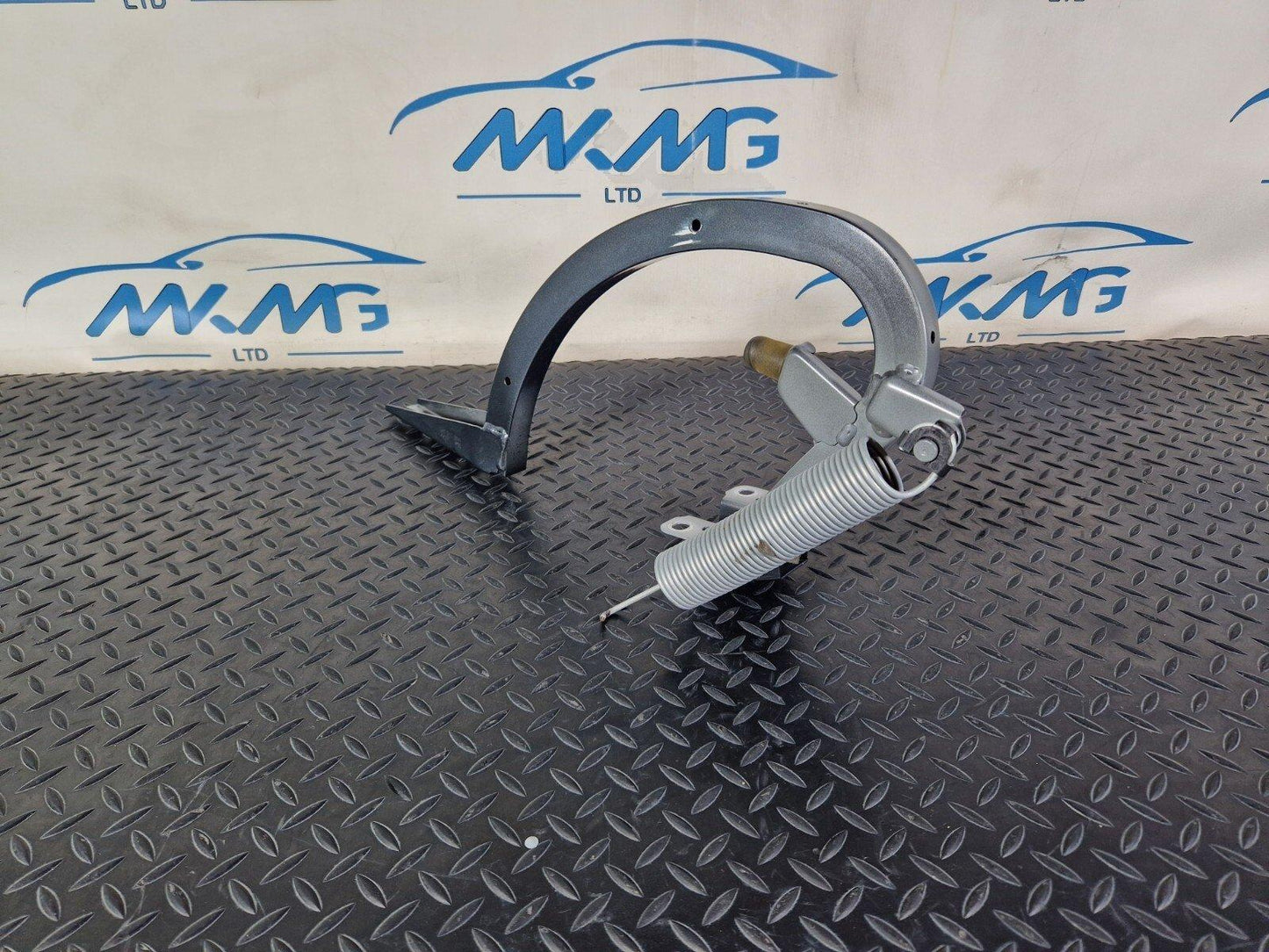 16-19 AUDI A4 B9 GENUINE PASSENGER REAR LEFT BOOTLID HINGE IN GREY 8W5827305A