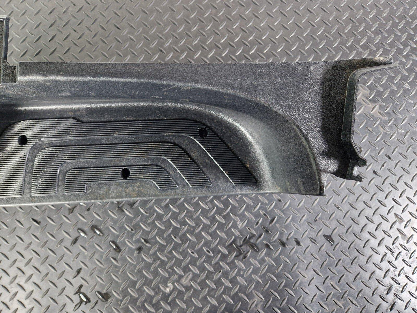 18-ON MERCEDES BENZ SPRINTER W907 W910 SIDE STEP TRIM LEFT SIDE A9106860100